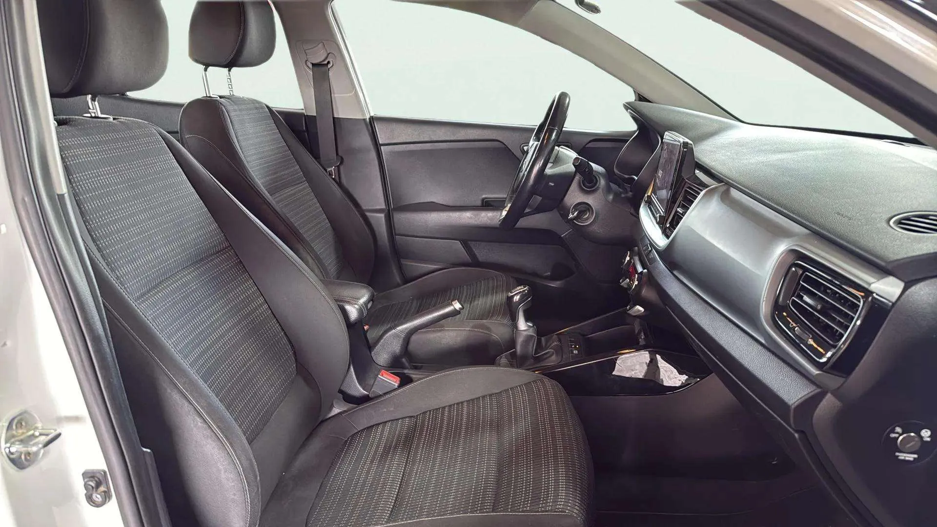 Kia Stonic 1.0 T-GDi MHEV iMT Drive - foto 13