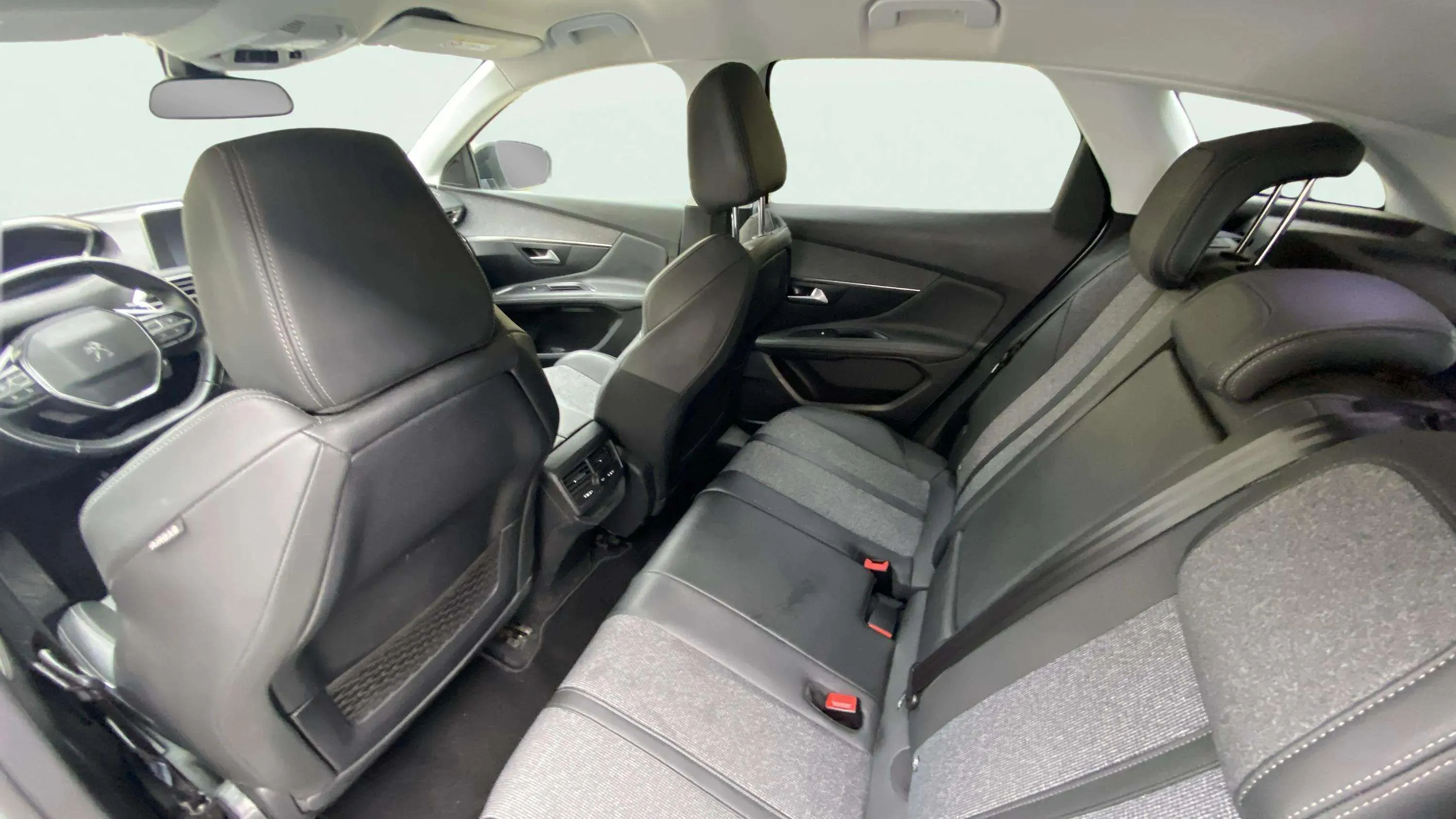 Peugeot 3008 1.5 BlueHDi Allure EAT8 - foto 12