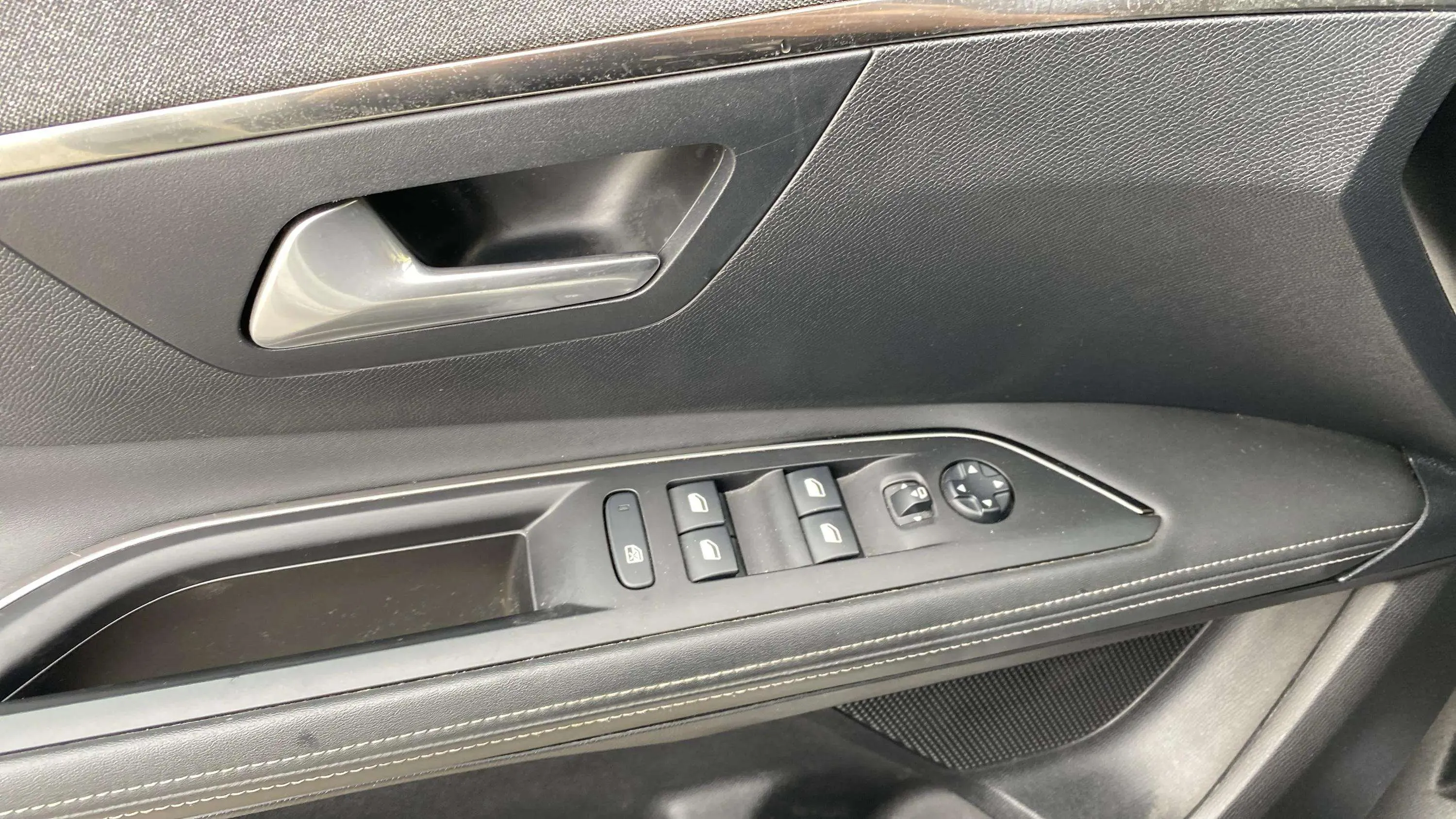 Peugeot 3008 1.5 BlueHDi Allure EAT8 - foto 16