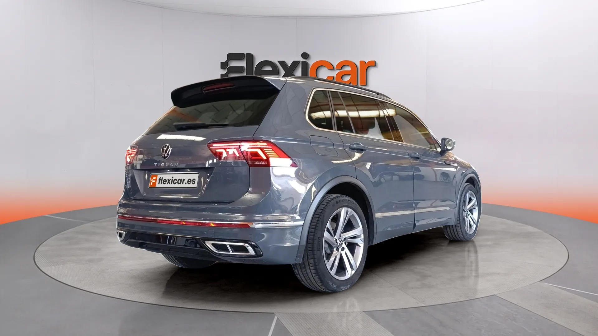 Volkswagen Tiguan R-Line 2.0 TDI DSG - foto 3