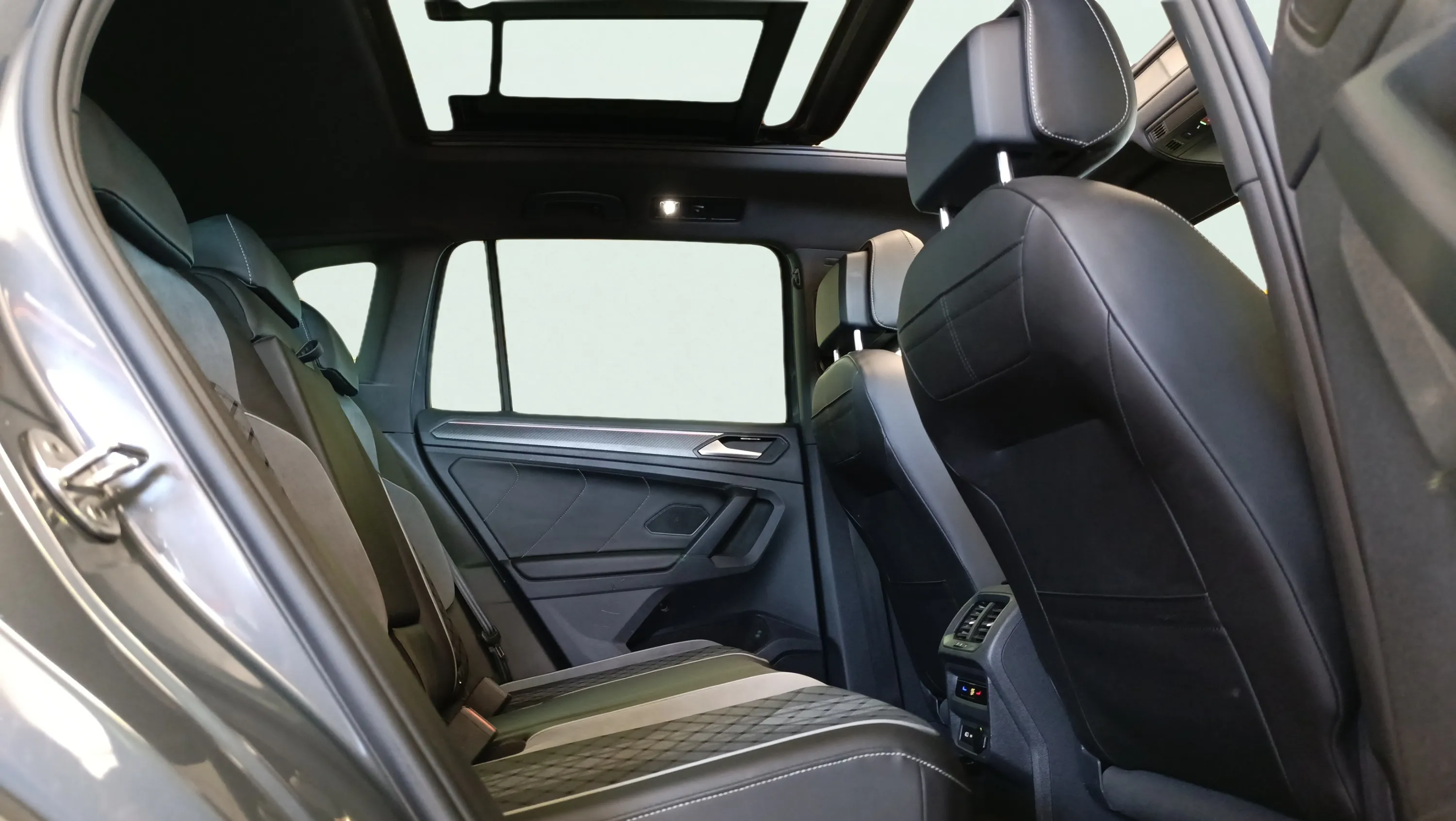 Volkswagen Tiguan R-Line 2.0 TDI DSG - foto 38
