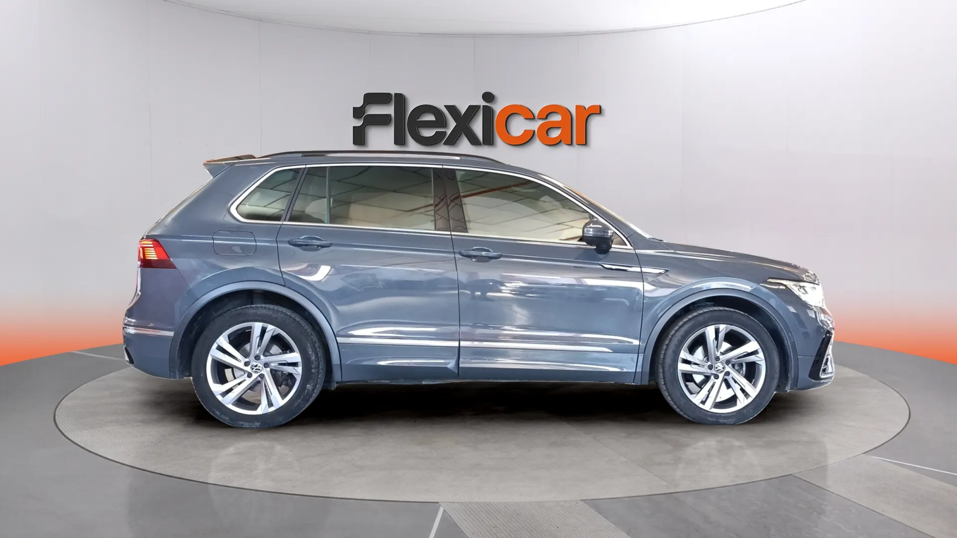 Volkswagen Tiguan R-Line 2.0 TDI DSG - foto 2