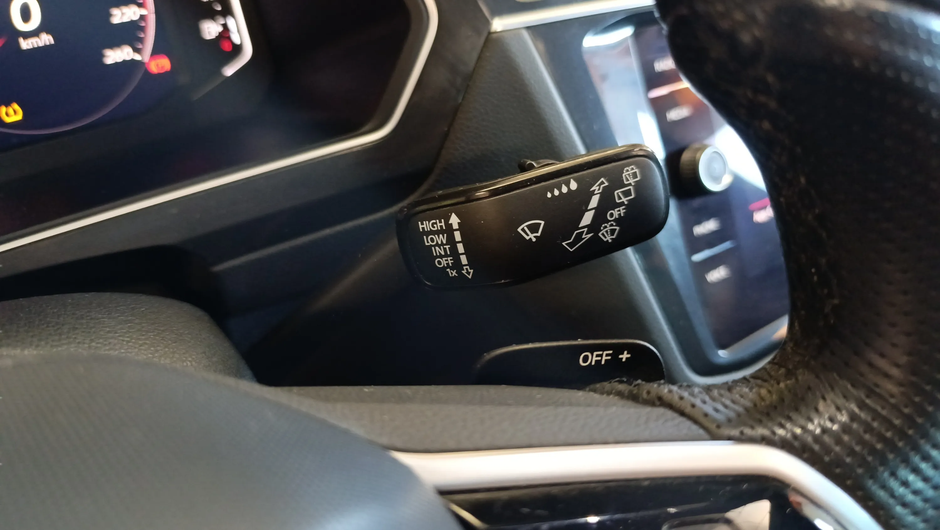 Volkswagen Tiguan R-Line 2.0 TDI DSG - foto 14