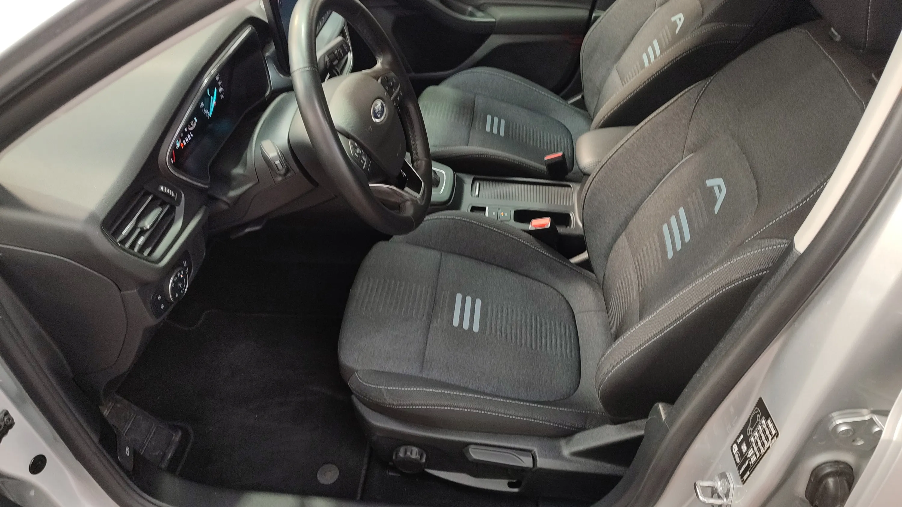 Ford Focus 1.0 EcoBoost MHEV Active Des. SIP - foto 18