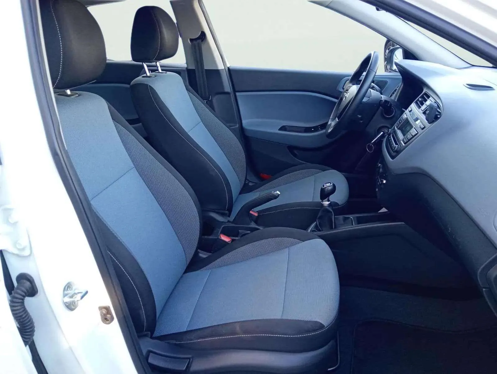 Hyundai i20 1.2 MPI Essence - foto 18