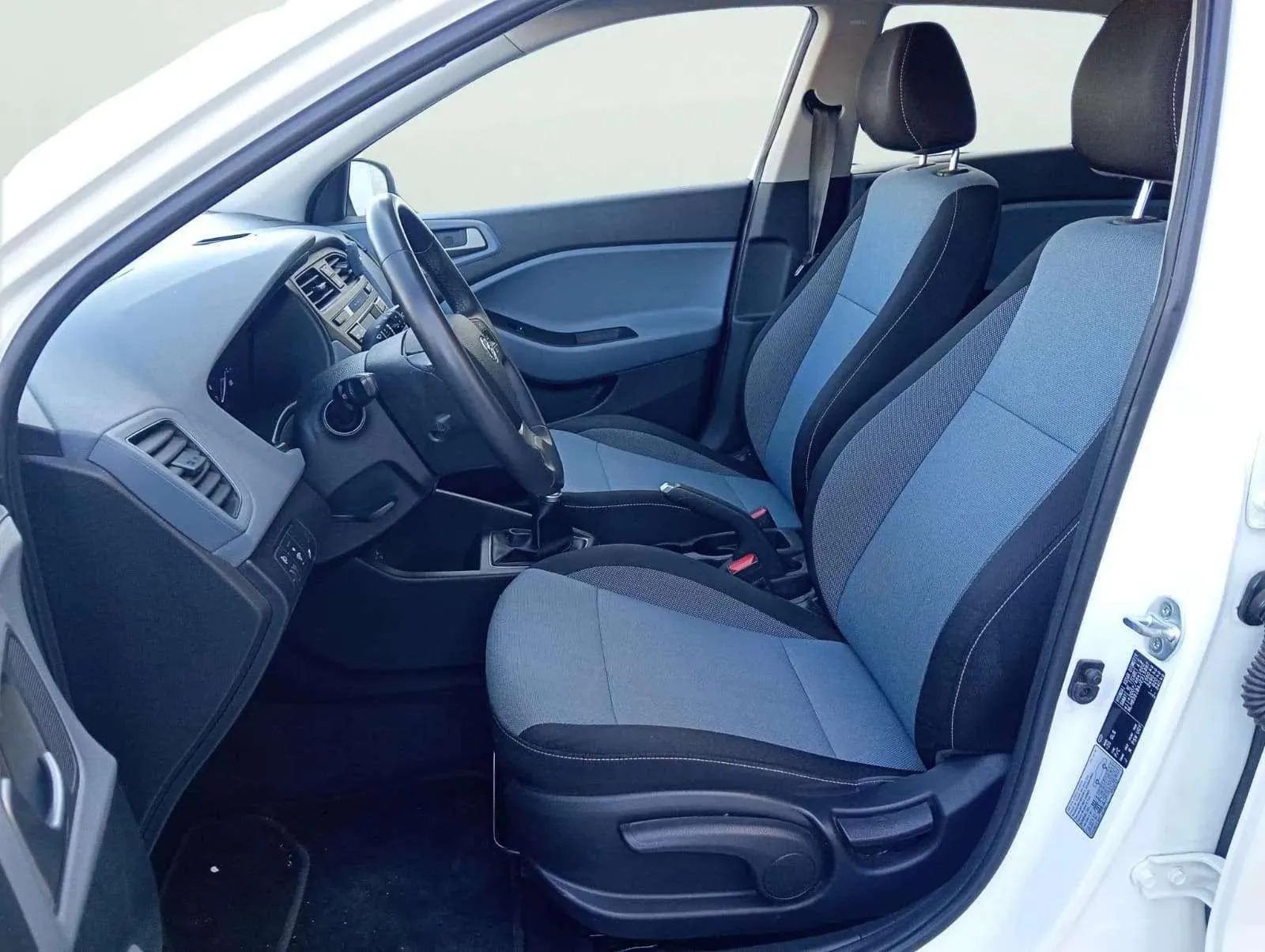 Hyundai i20 1.2 MPI Essence - foto 14