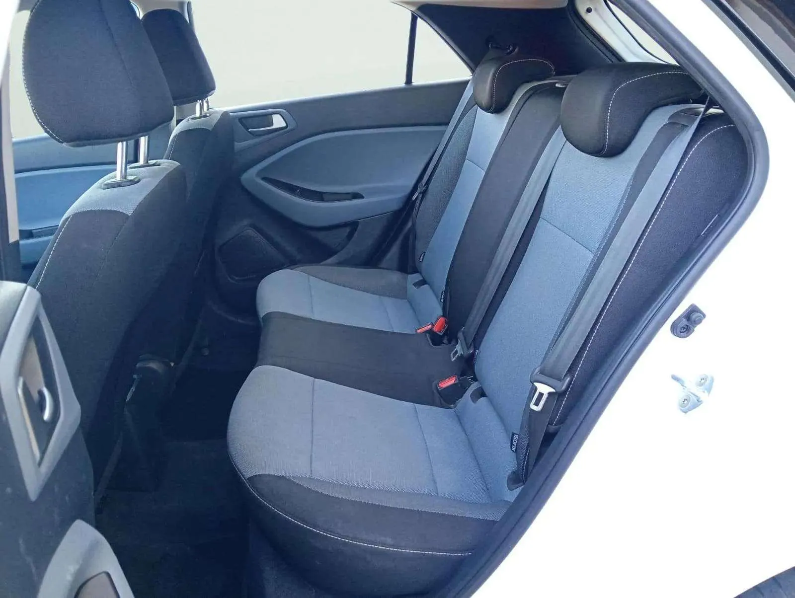 Hyundai i20 1.2 MPI Essence - foto 12