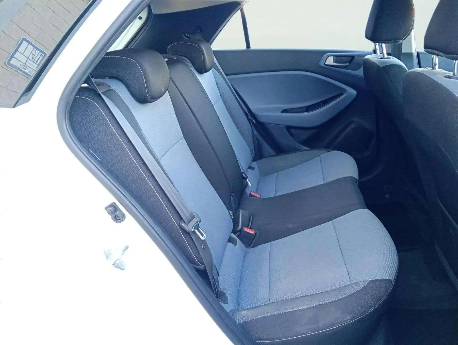 Hyundai i20 1.2 MPI Essence - foto 16