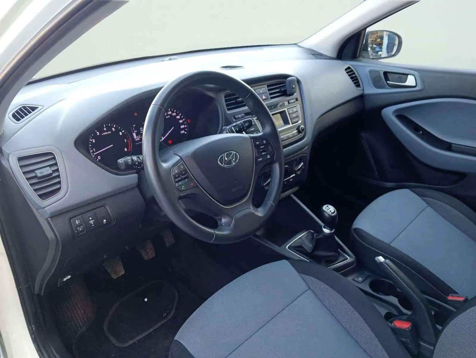 Hyundai i20 1.2 MPI Essence - foto 7