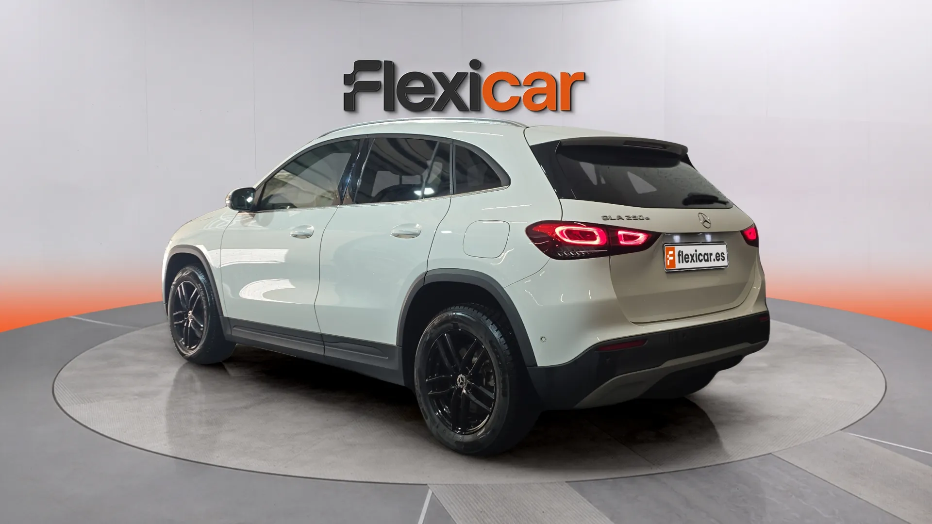 Mercedes-Benz GLA 250 e - foto 8