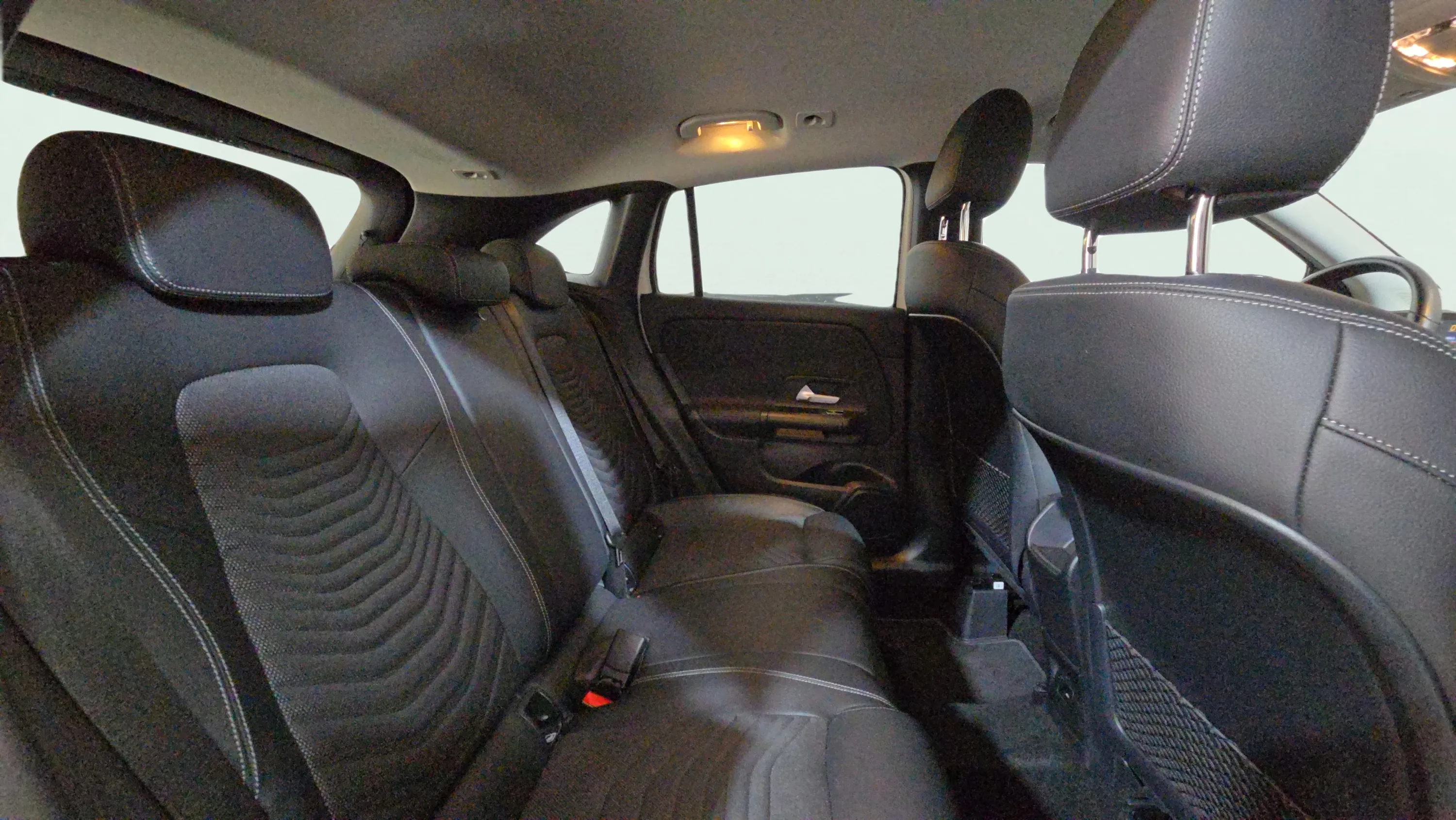 Mercedes-Benz GLA 250 e - foto 18