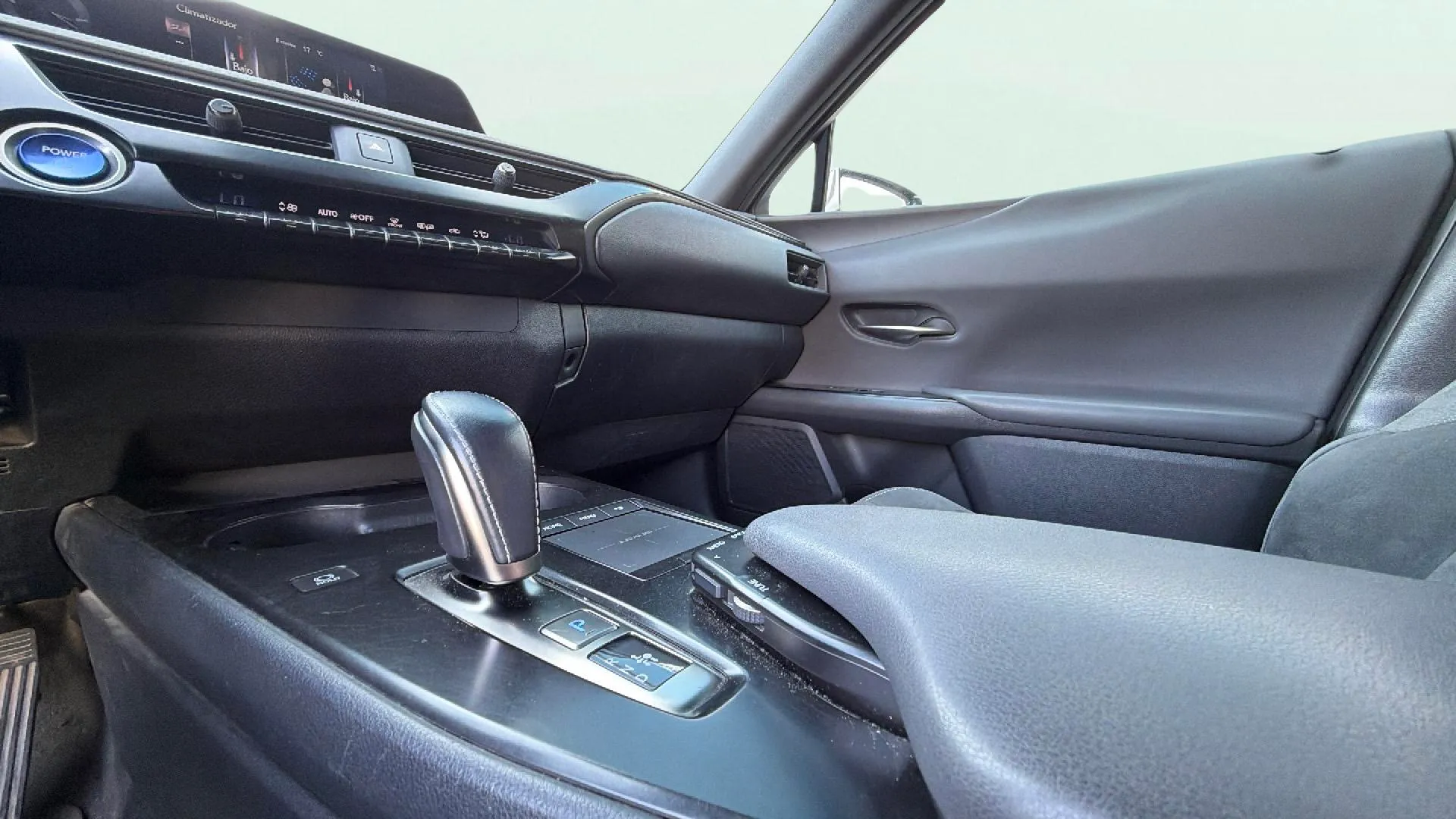 Lexus UX 300e Executive - foto 24