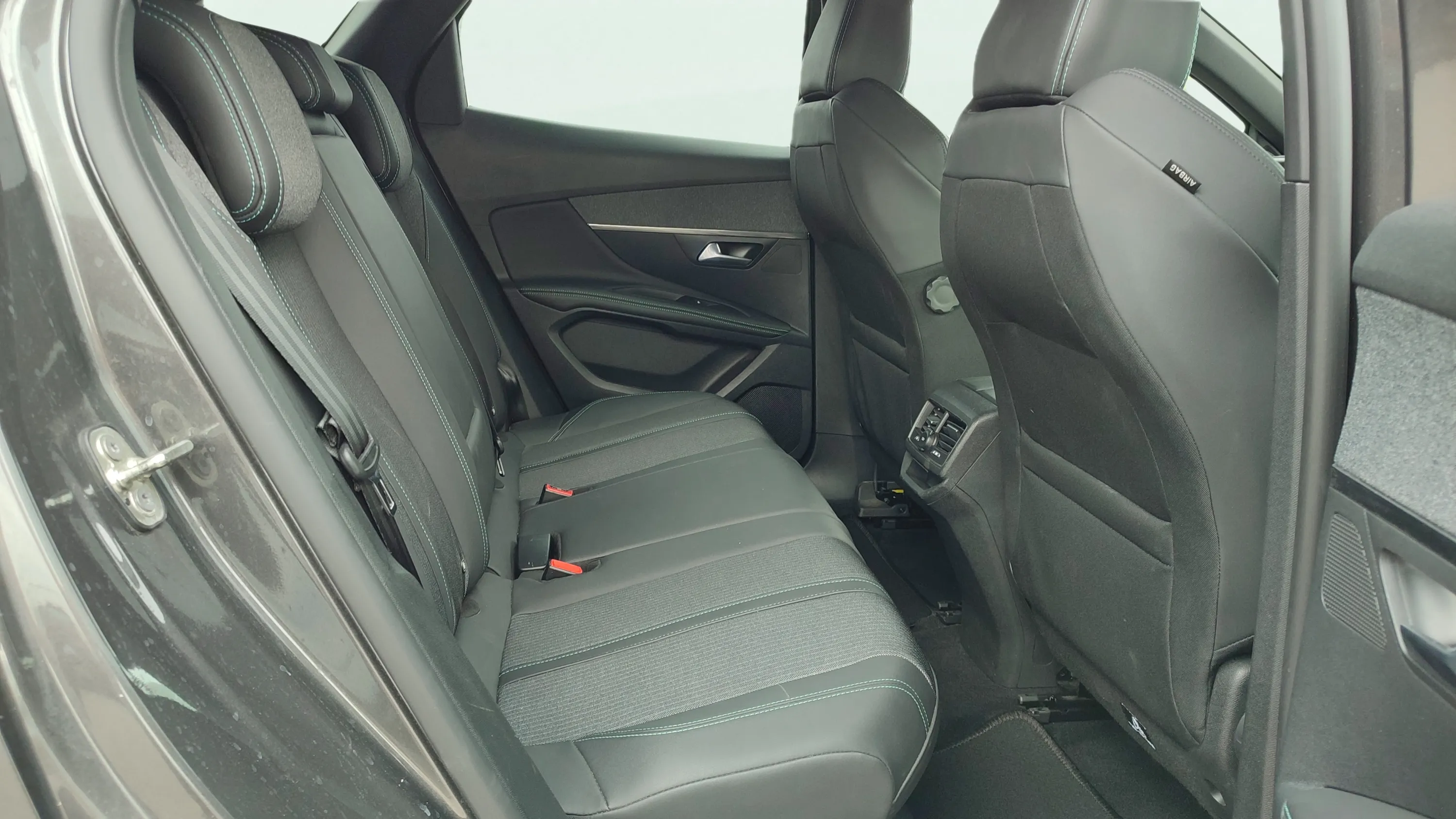 Peugeot 3008 1.5 BlueHDi Allure Pack EAT8 - foto 25