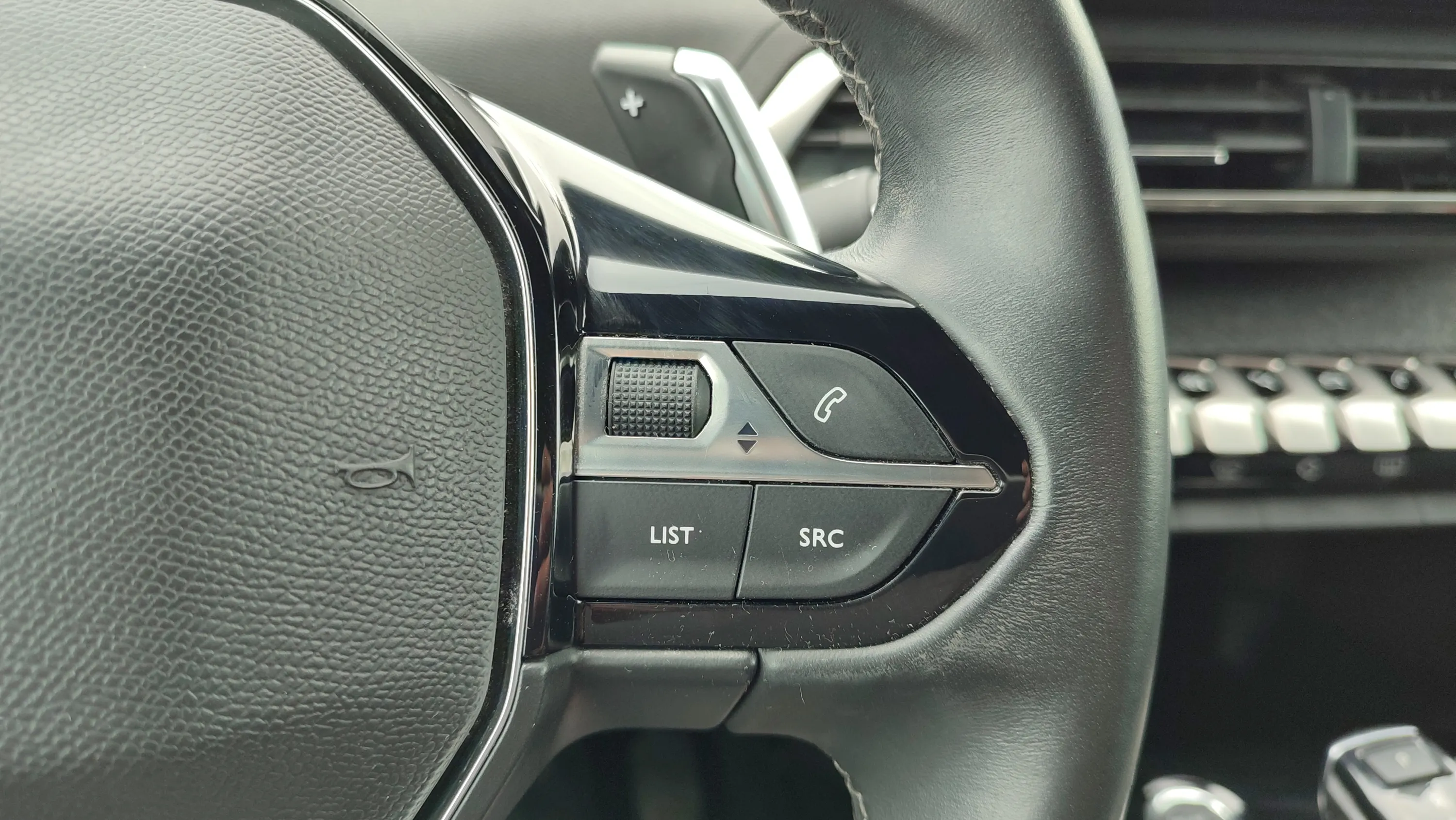 Peugeot 3008 1.5 BlueHDi Allure Pack EAT8 - foto 17