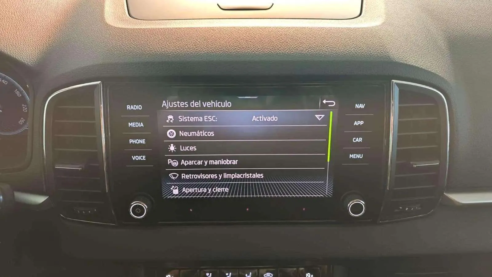 Škoda Karoq 2.0 TDI DSG 4x4 Ambition - foto 21