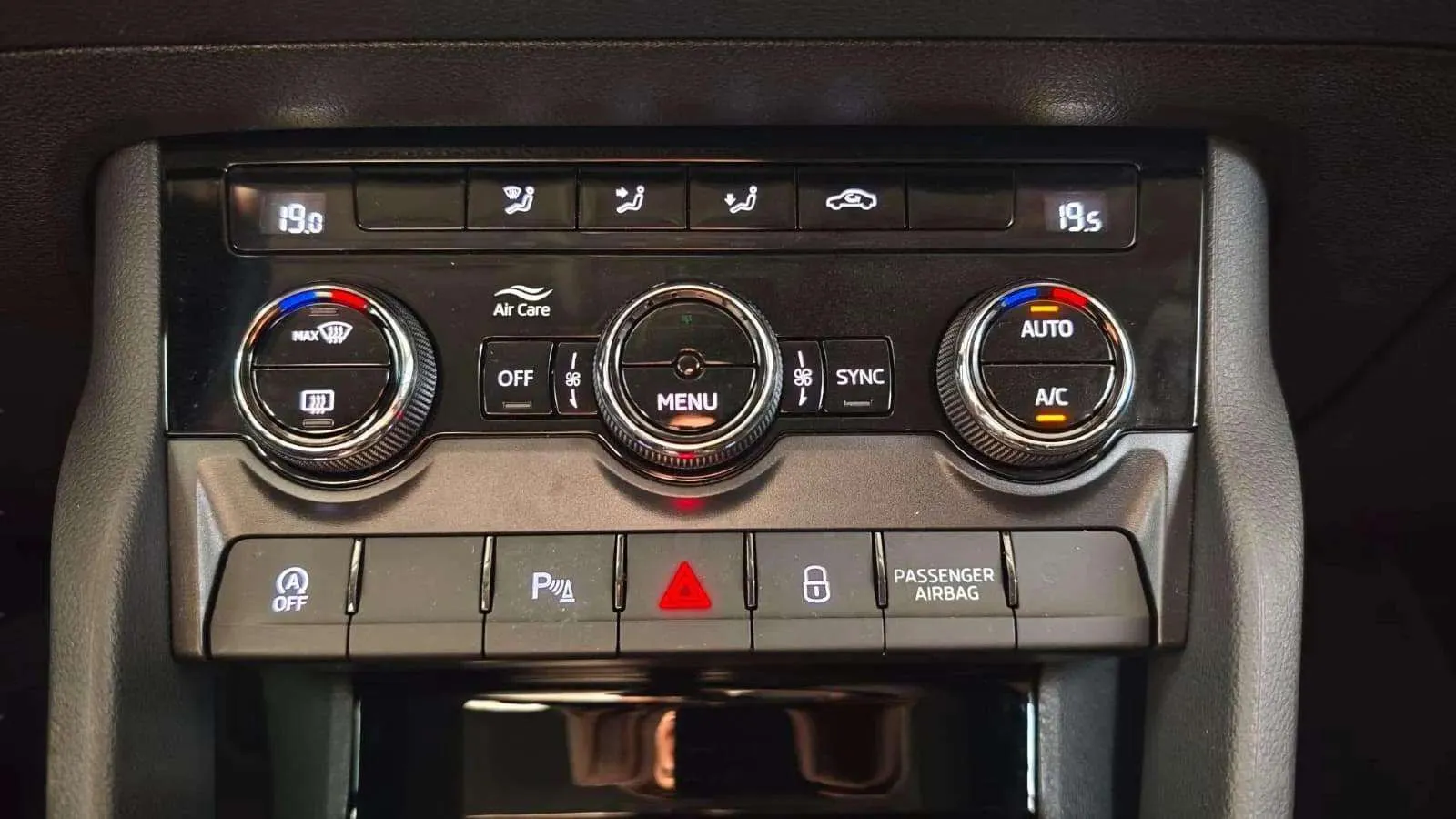 Škoda Karoq 2.0 TDI DSG 4x4 Ambition - foto 22