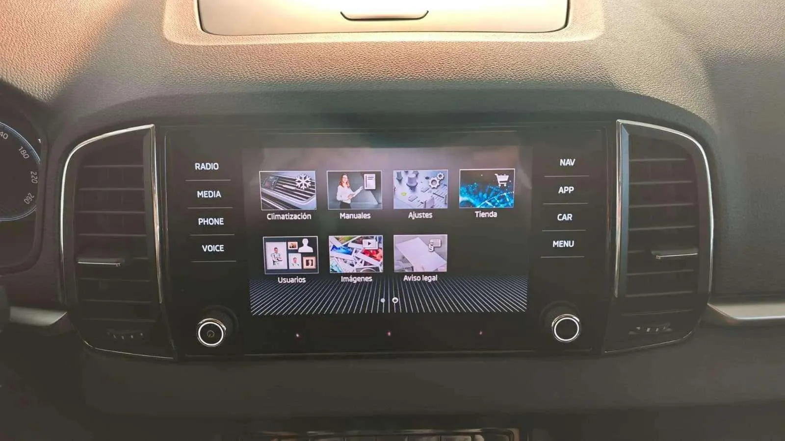 Škoda Karoq 2.0 TDI DSG 4x4 Ambition - foto 18