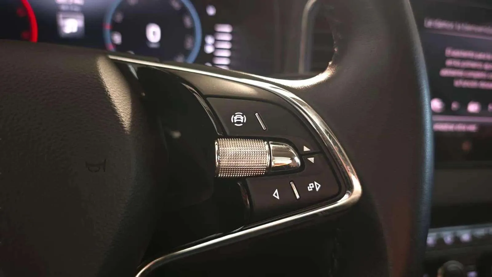 Škoda Karoq 2.0 TDI DSG 4x4 Ambition - foto 14