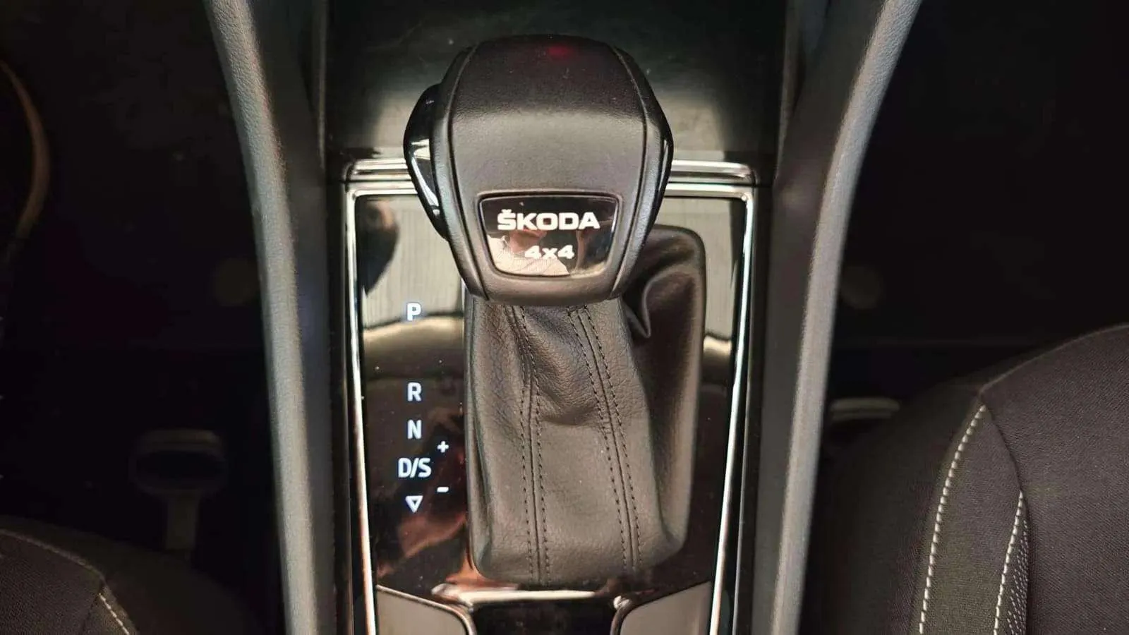 Škoda Karoq 2.0 TDI DSG 4x4 Ambition - foto 23