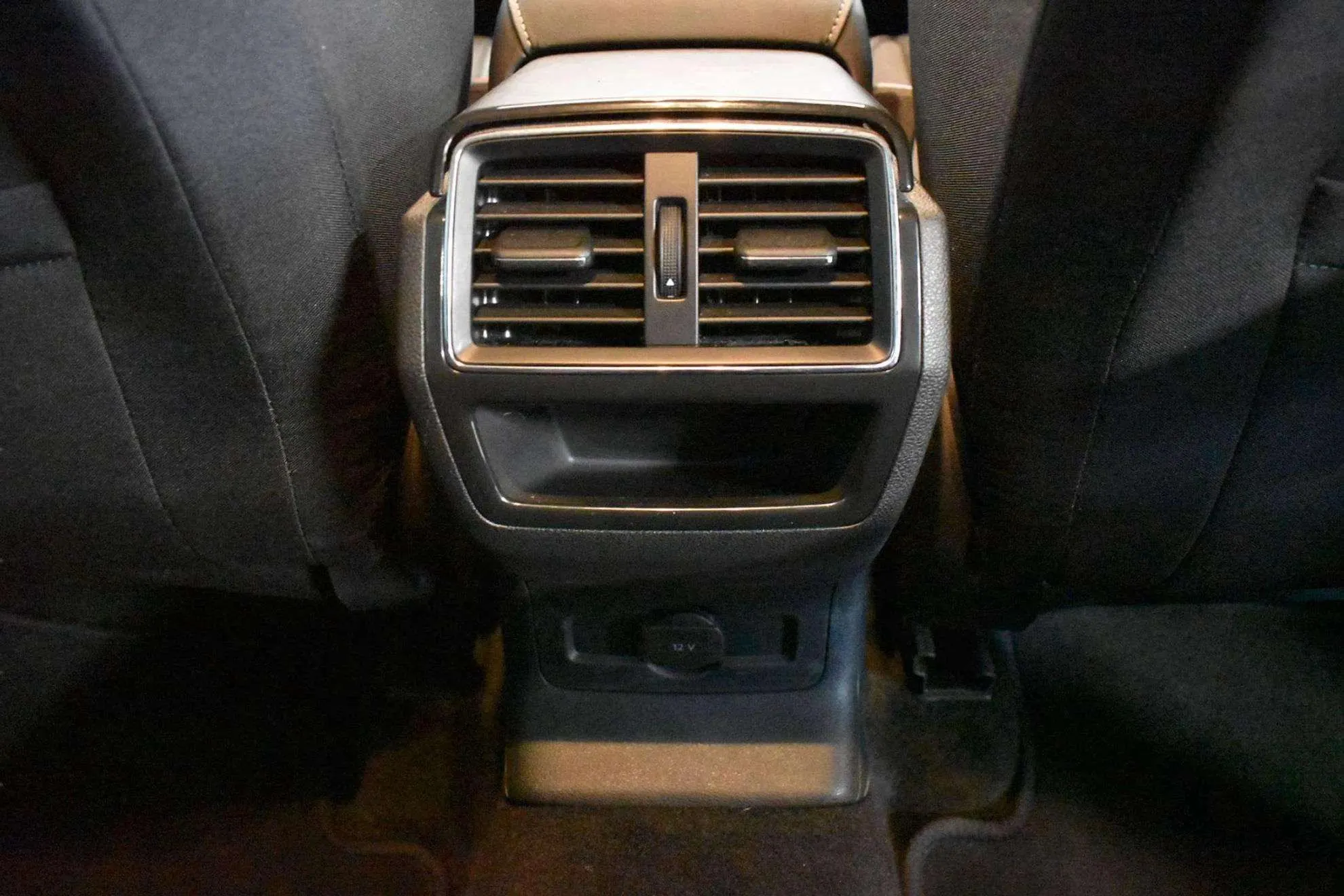 Škoda Karoq 2.0 TDI DSG 4x4 Ambition - foto 28
