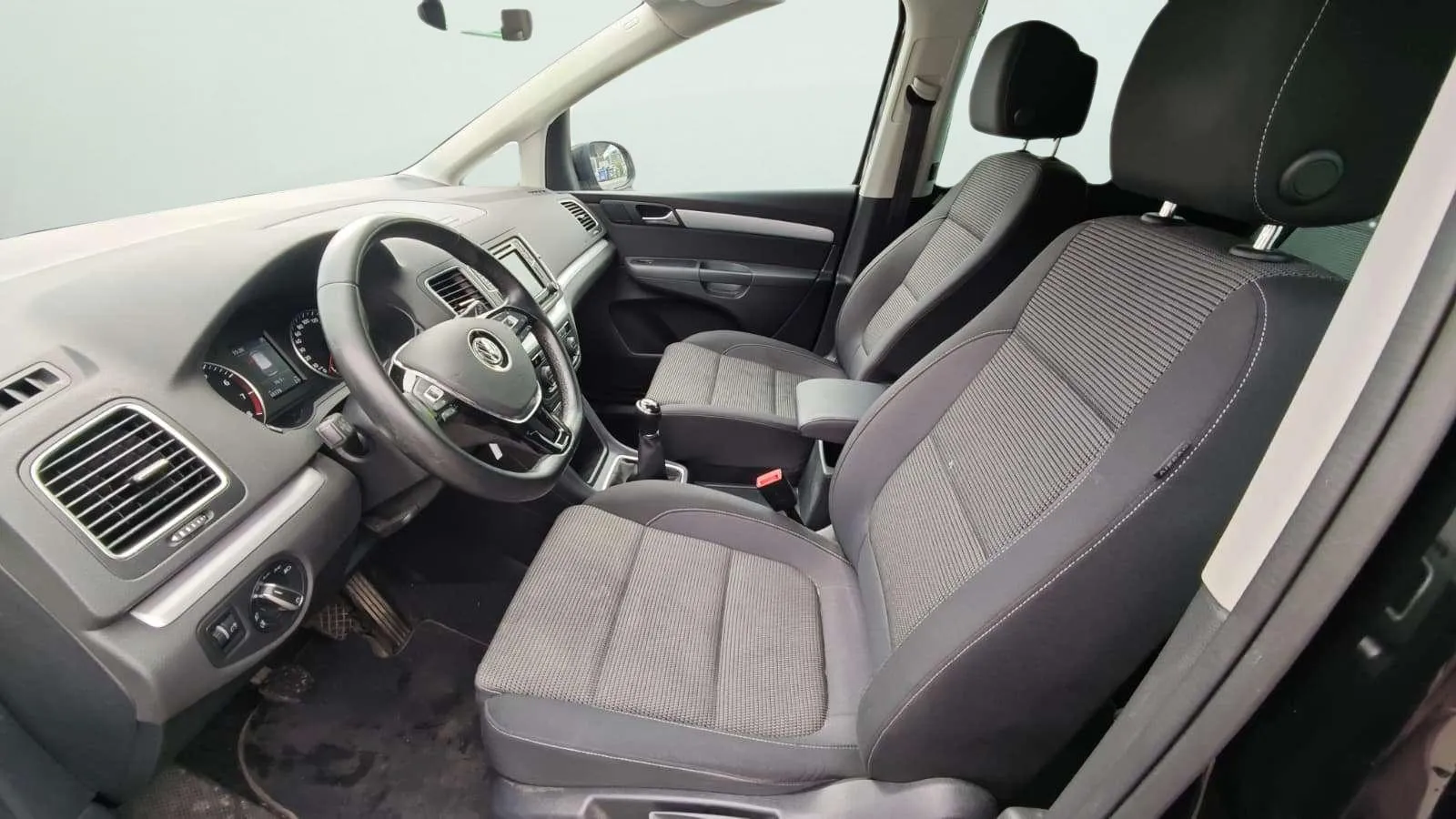 Volkswagen Sharan Advance 1.4 TSI - foto 31