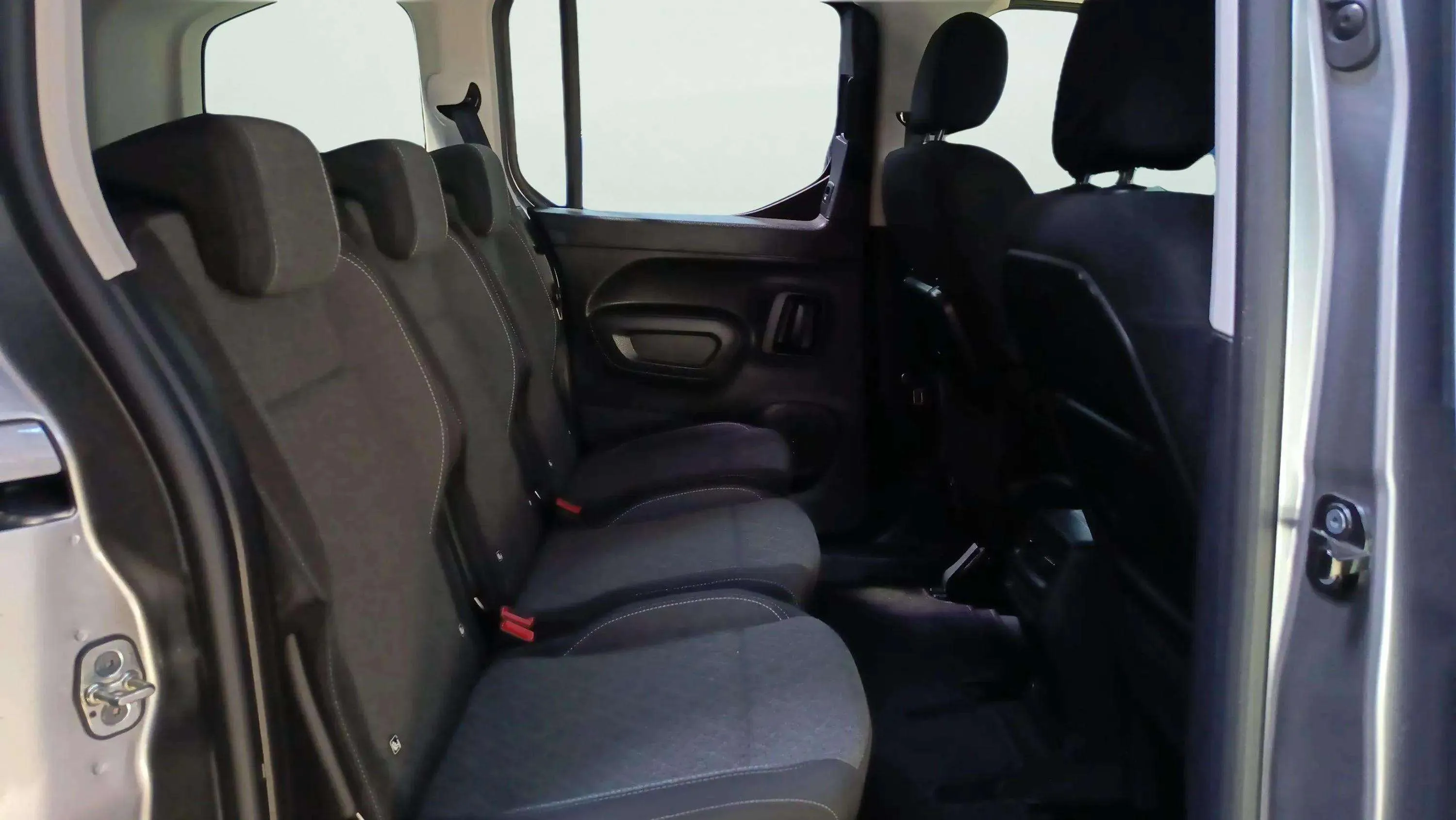 Opel Combo GS 1.5 Td MT6 €6.4 - foto 14