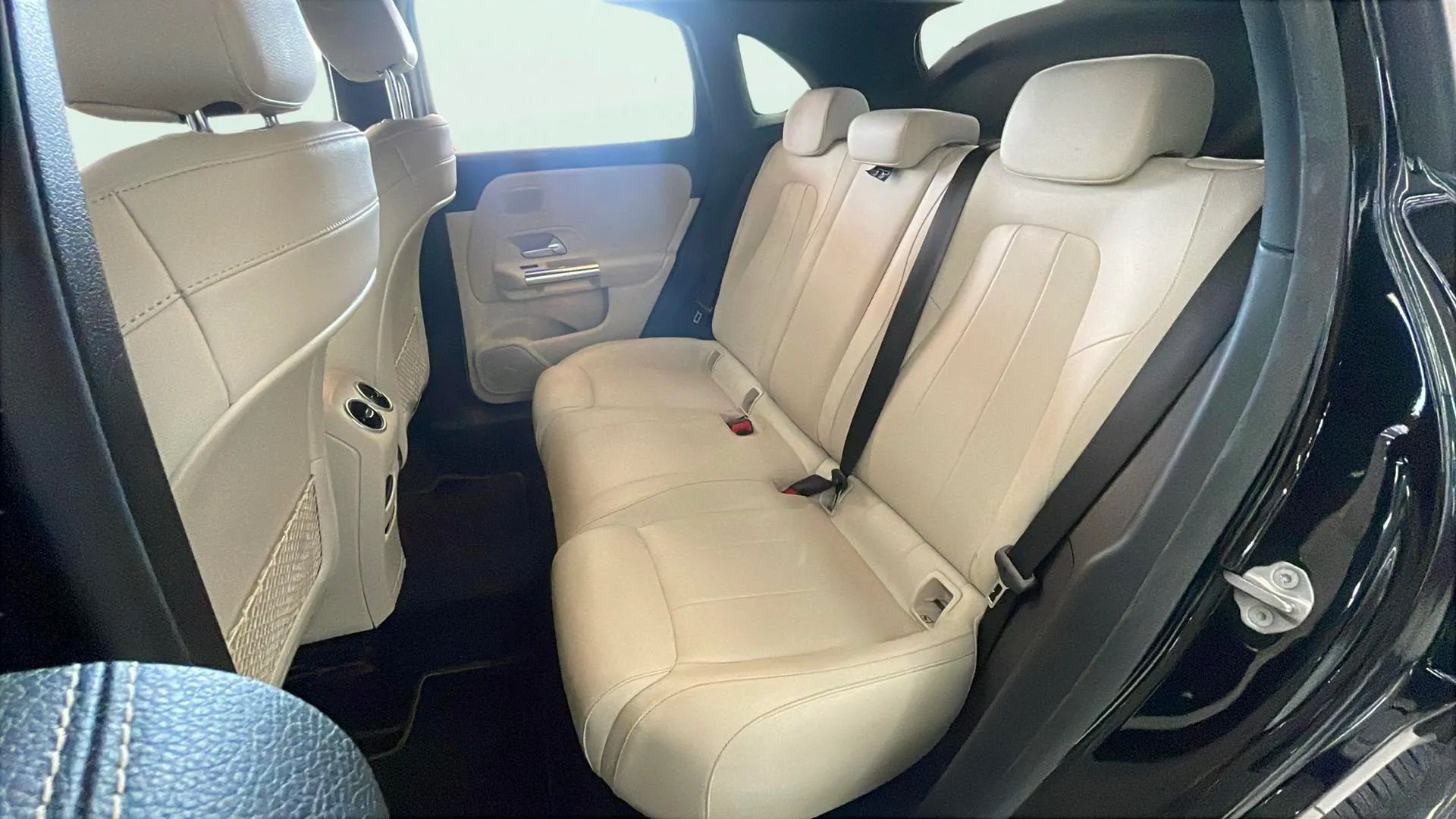 Mercedes-Benz GLA 200 D 4MATIC - foto 12
