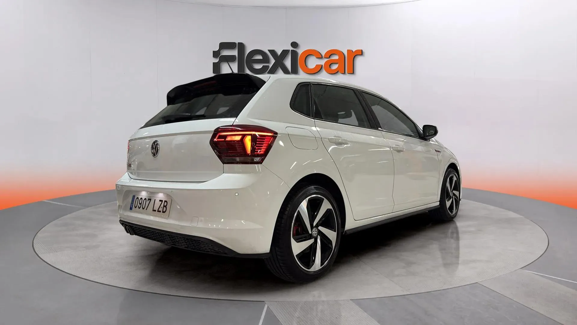 Volkswagen Polo GTI 2.0 TSI DSG - foto 6