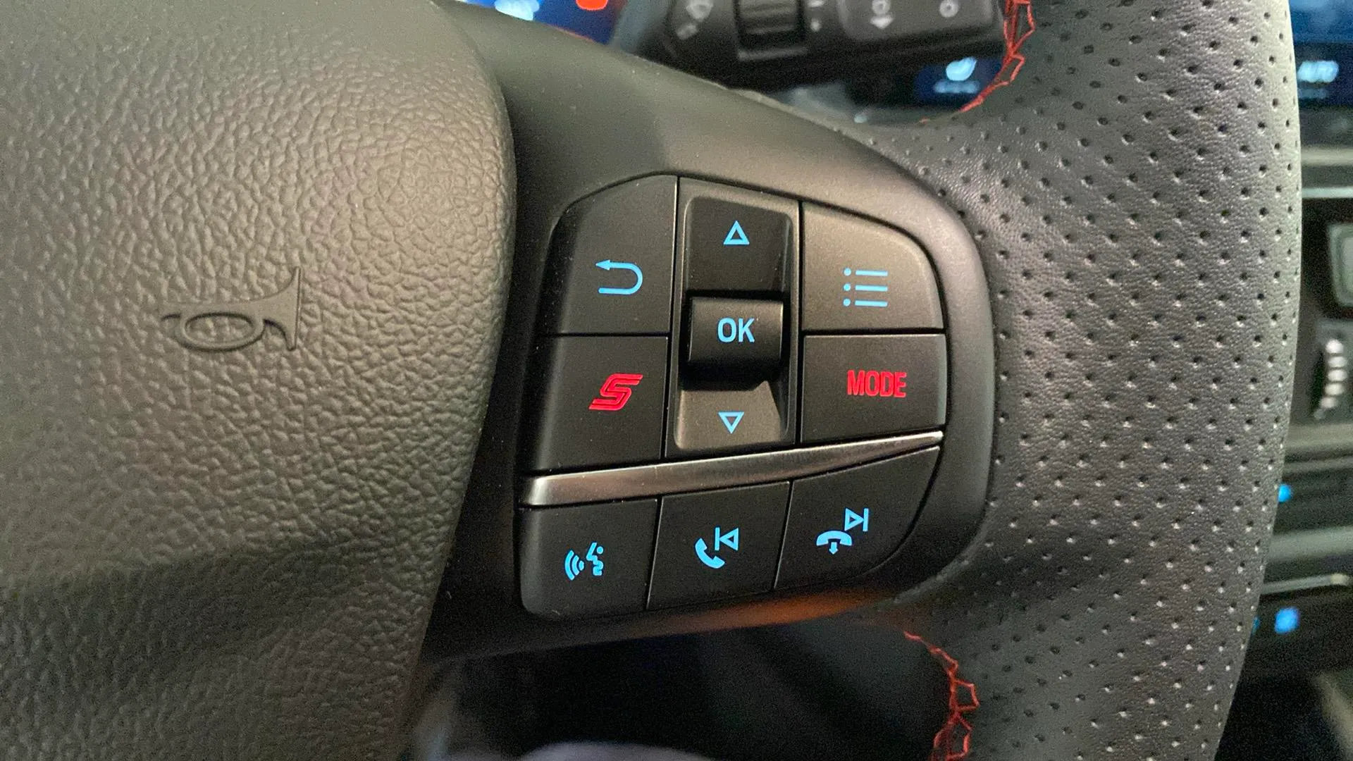 Ford Focus ST 2.3 EcoBoost - foto 20
