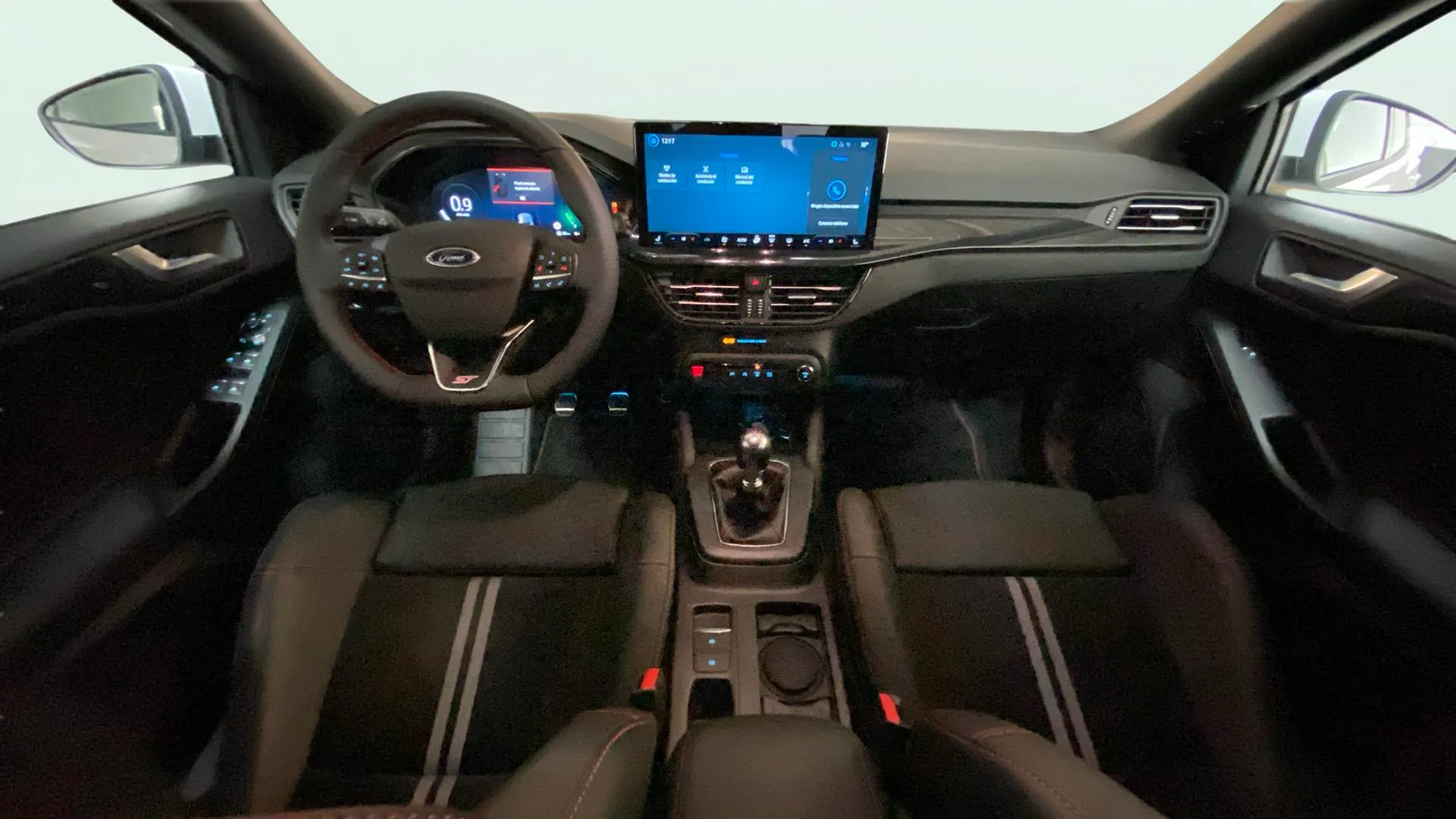 Ford Focus ST 2.3 EcoBoost - foto 6