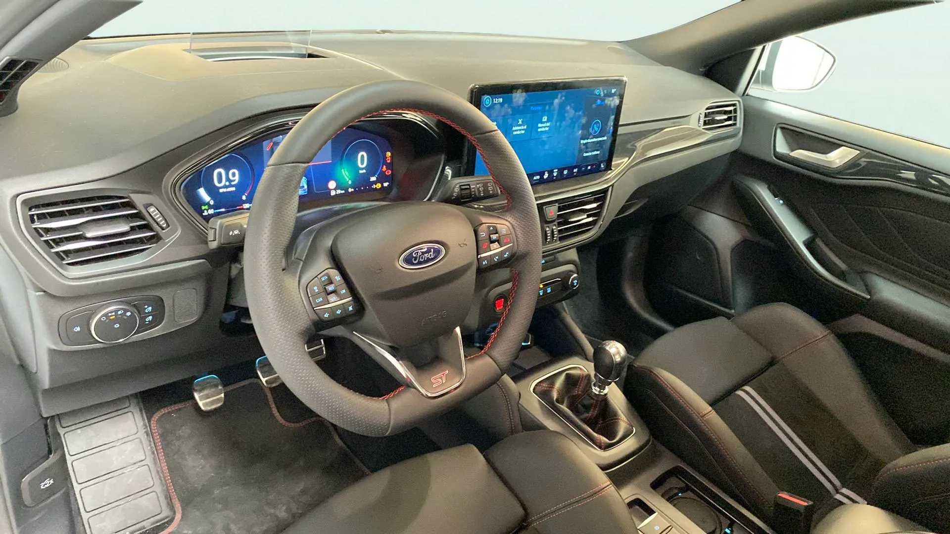 Ford Focus ST 2.3 EcoBoost - foto 15