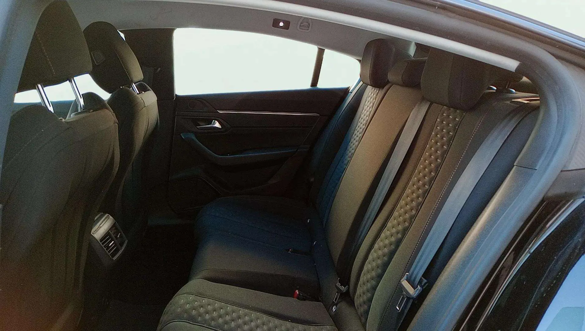 Peugeot 508 Active Pack BlueHDi 130 EAT8 - foto 15