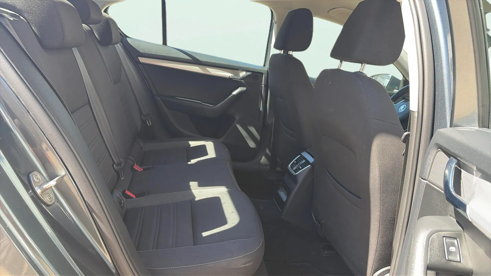 Škoda Octavia 1.6 TDI Like - foto 13