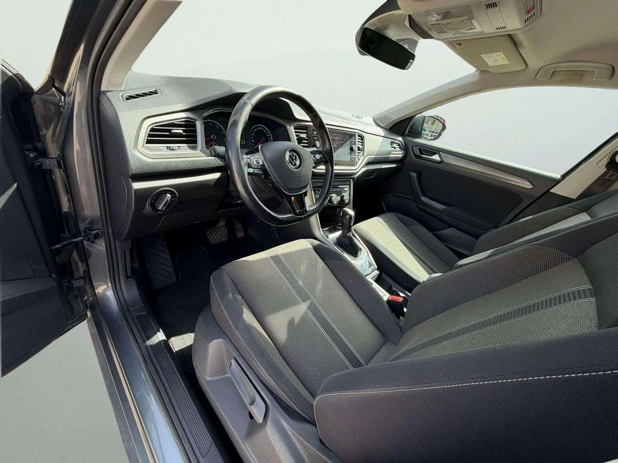Volkswagen T-Roc Advance R-Line 1.5 TSI DSG - foto 8