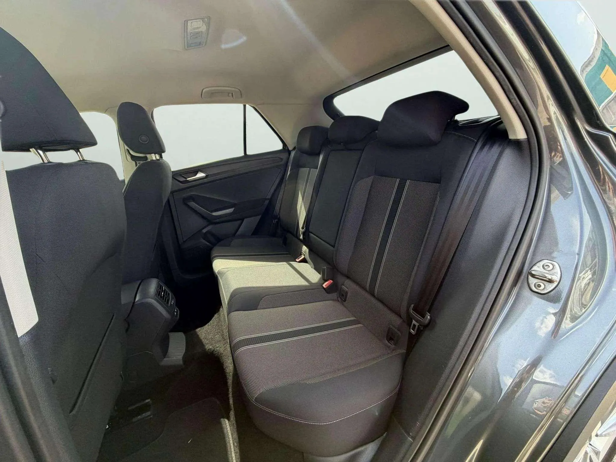 Volkswagen T-Roc Advance R-Line 1.5 TSI DSG - foto 21