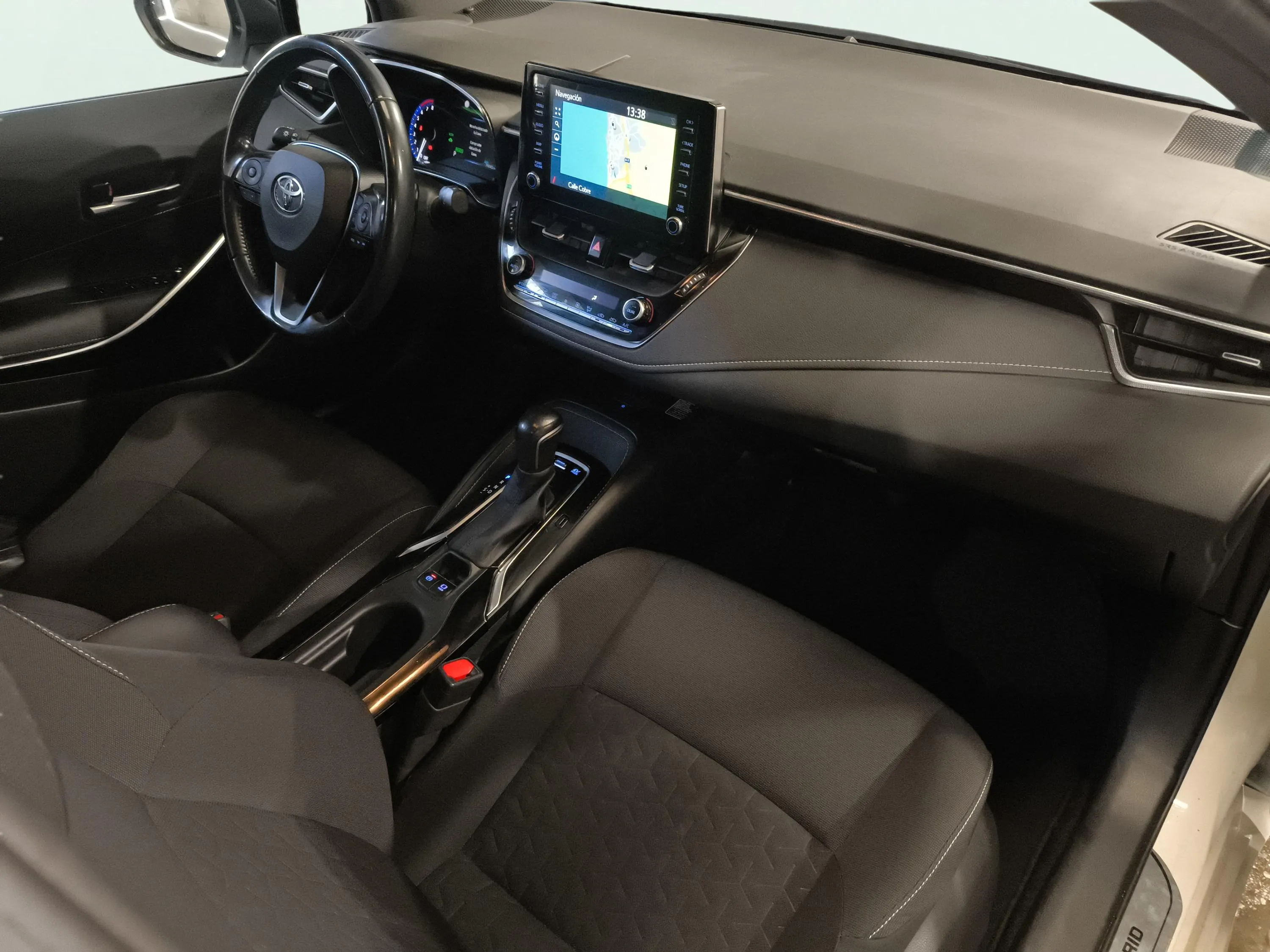 Toyota Corolla 2.0 180H Advance E-CVT - foto 20