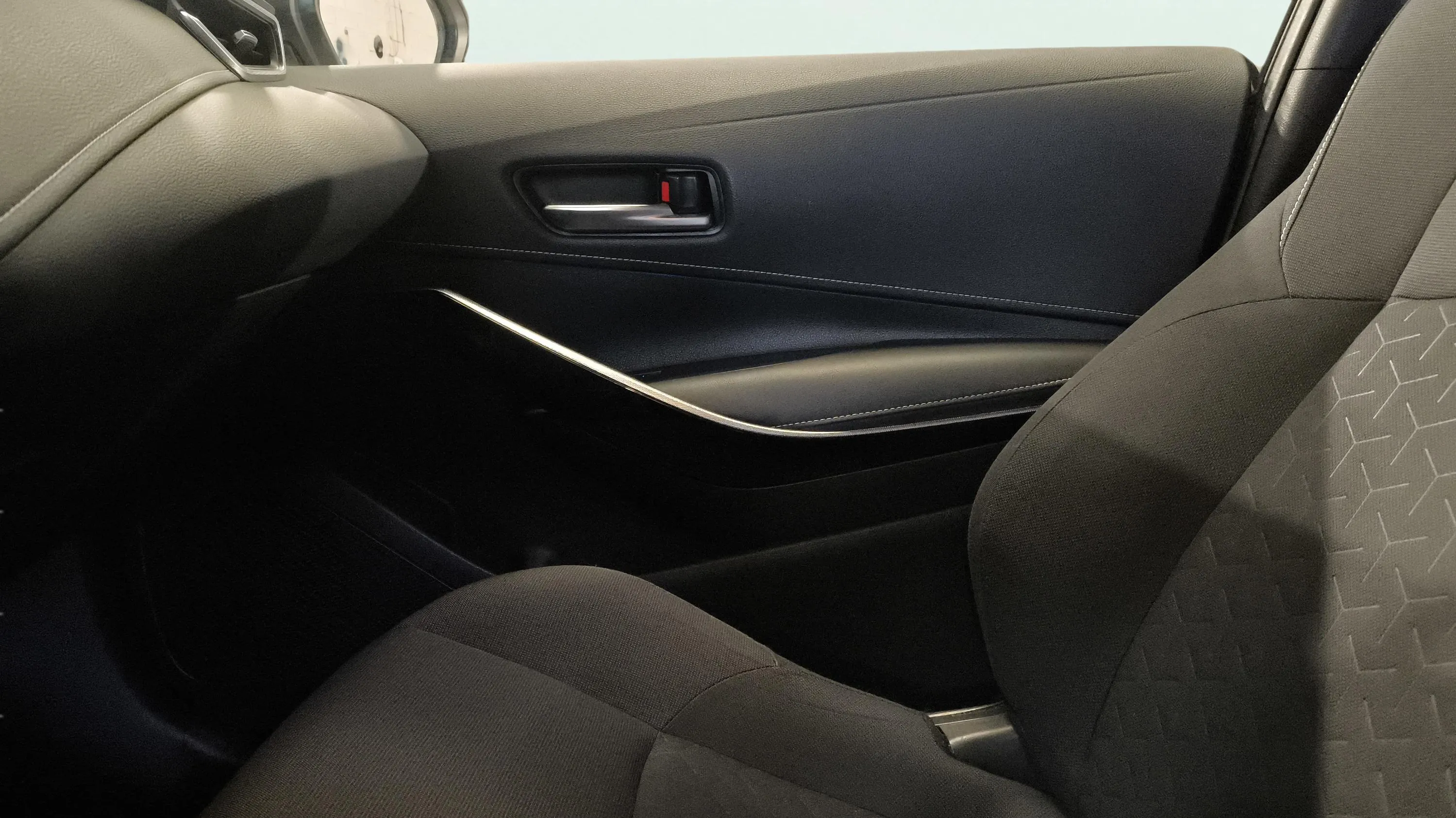 Toyota Corolla 2.0 180H Advance E-CVT - foto 17