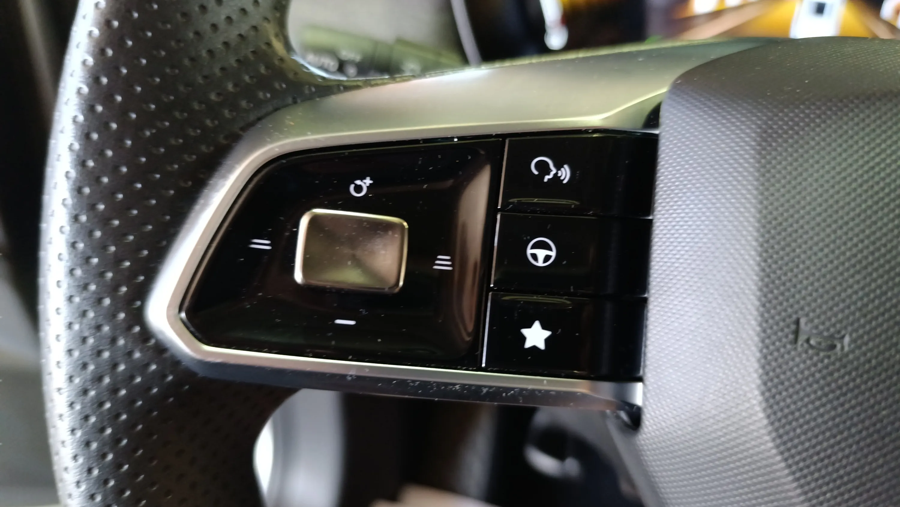 MG ZS Hybrid+ Comfort - foto 11
