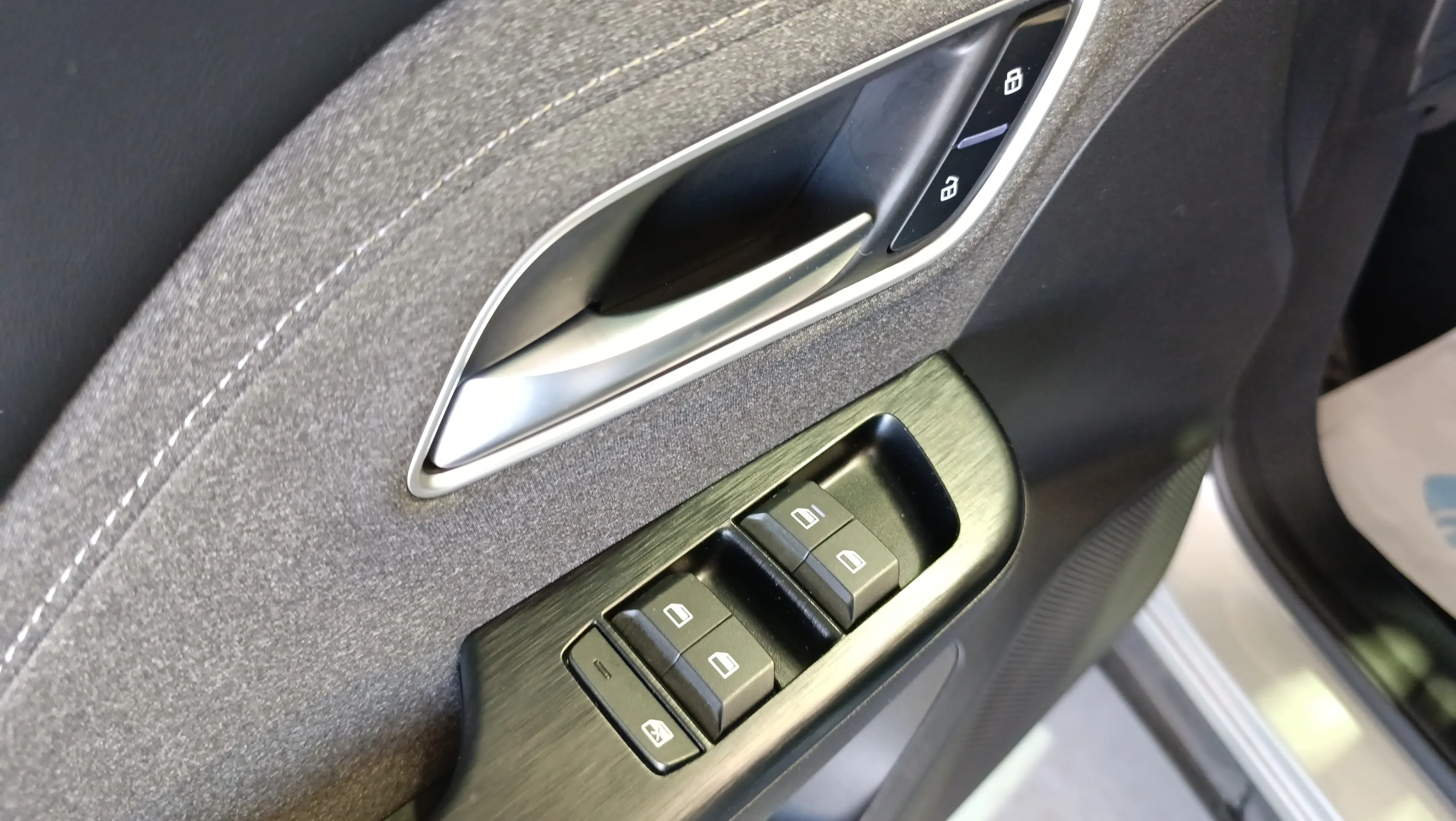 MG ZS Hybrid+ Comfort - foto 30