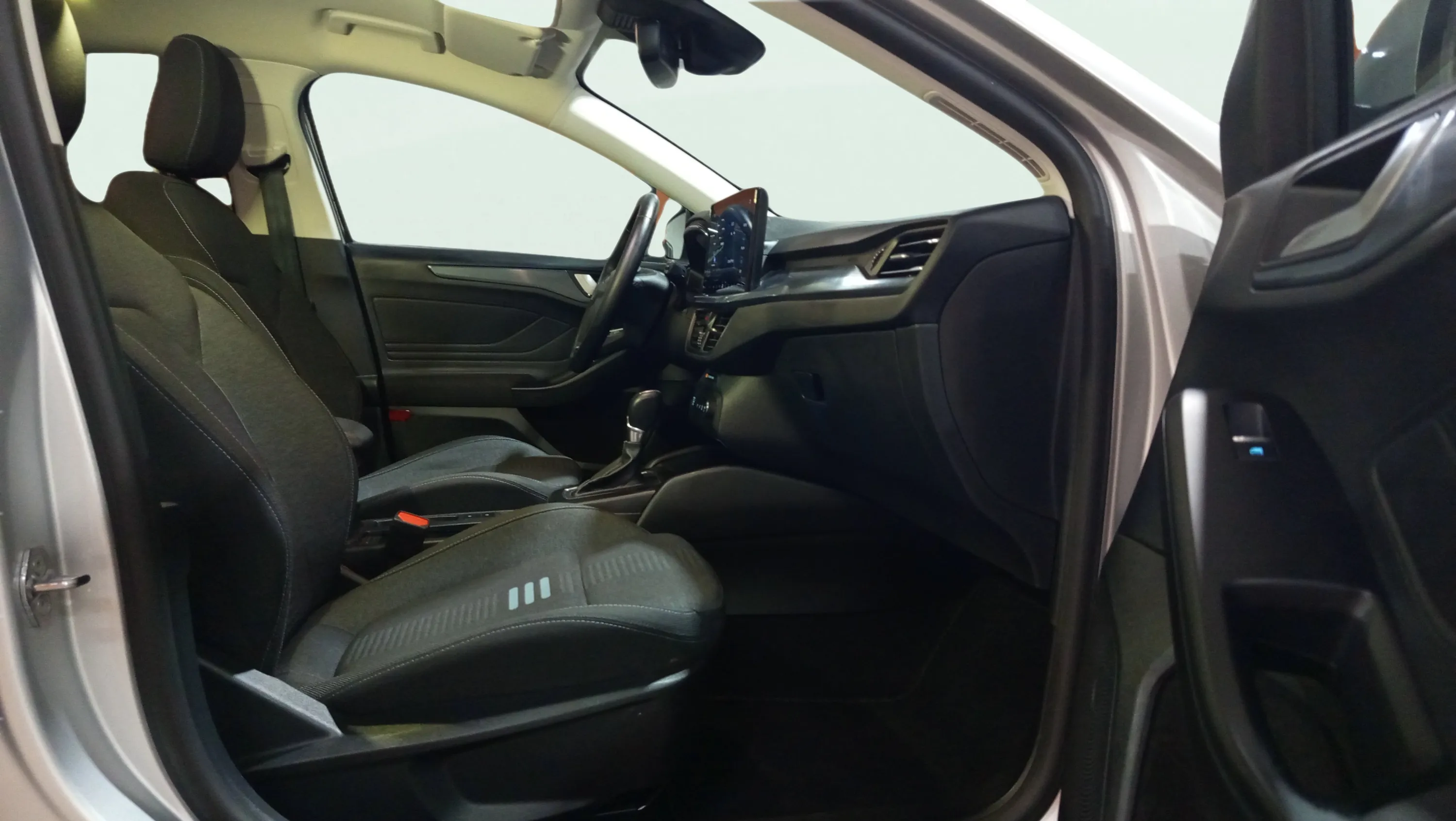 Ford Focus 1.0 EcoBoost MHEV Active - foto 11