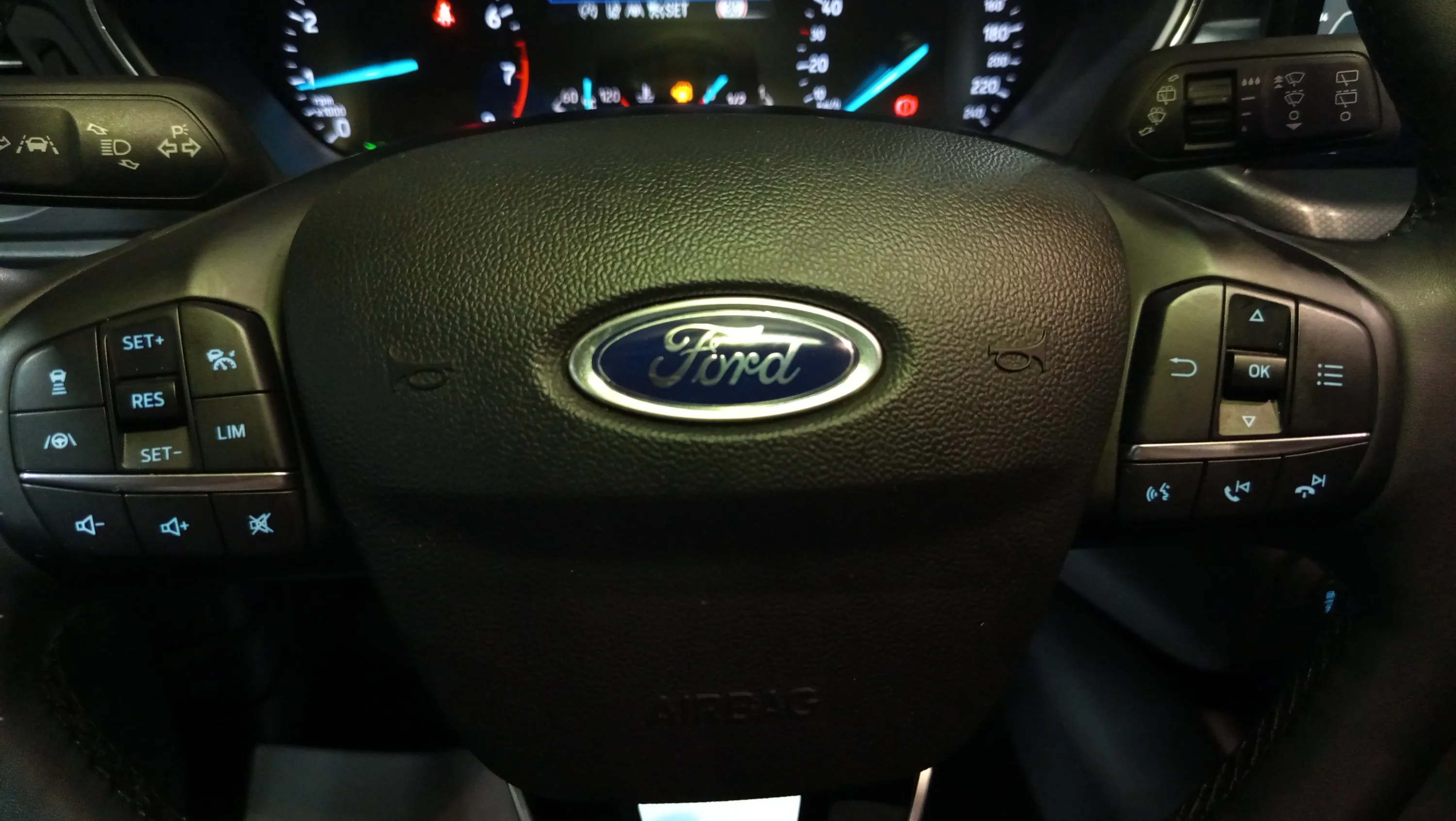 Ford Focus 1.0 EcoBoost MHEV Active - foto 18