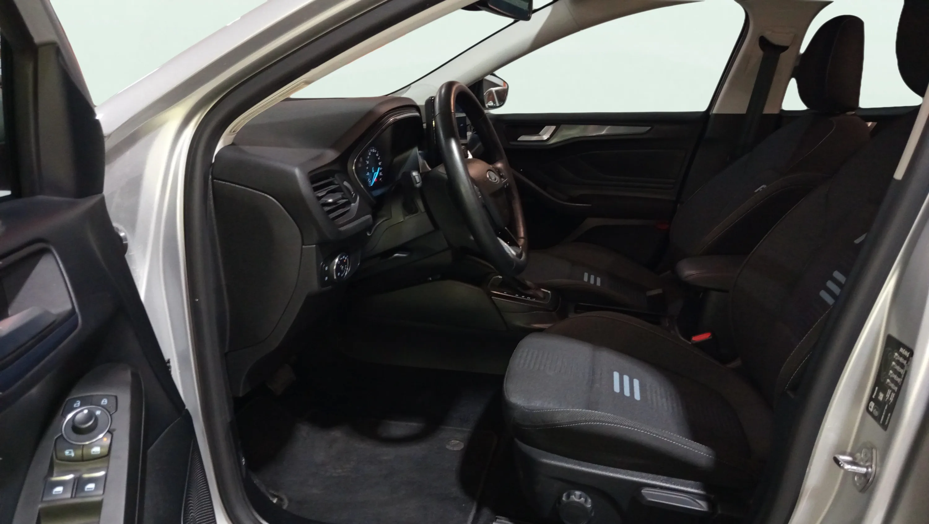 Ford Focus 1.0 EcoBoost MHEV Active - foto 27