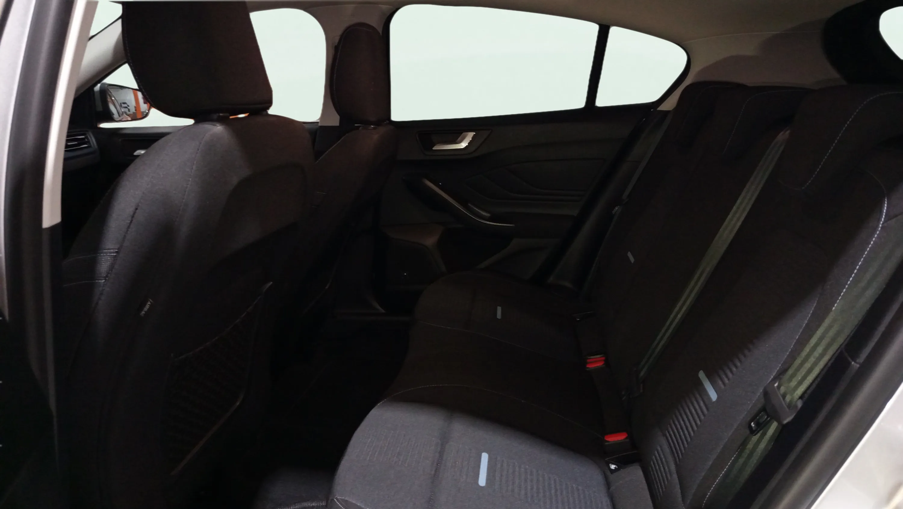 Ford Focus 1.0 EcoBoost MHEV Active - foto 26
