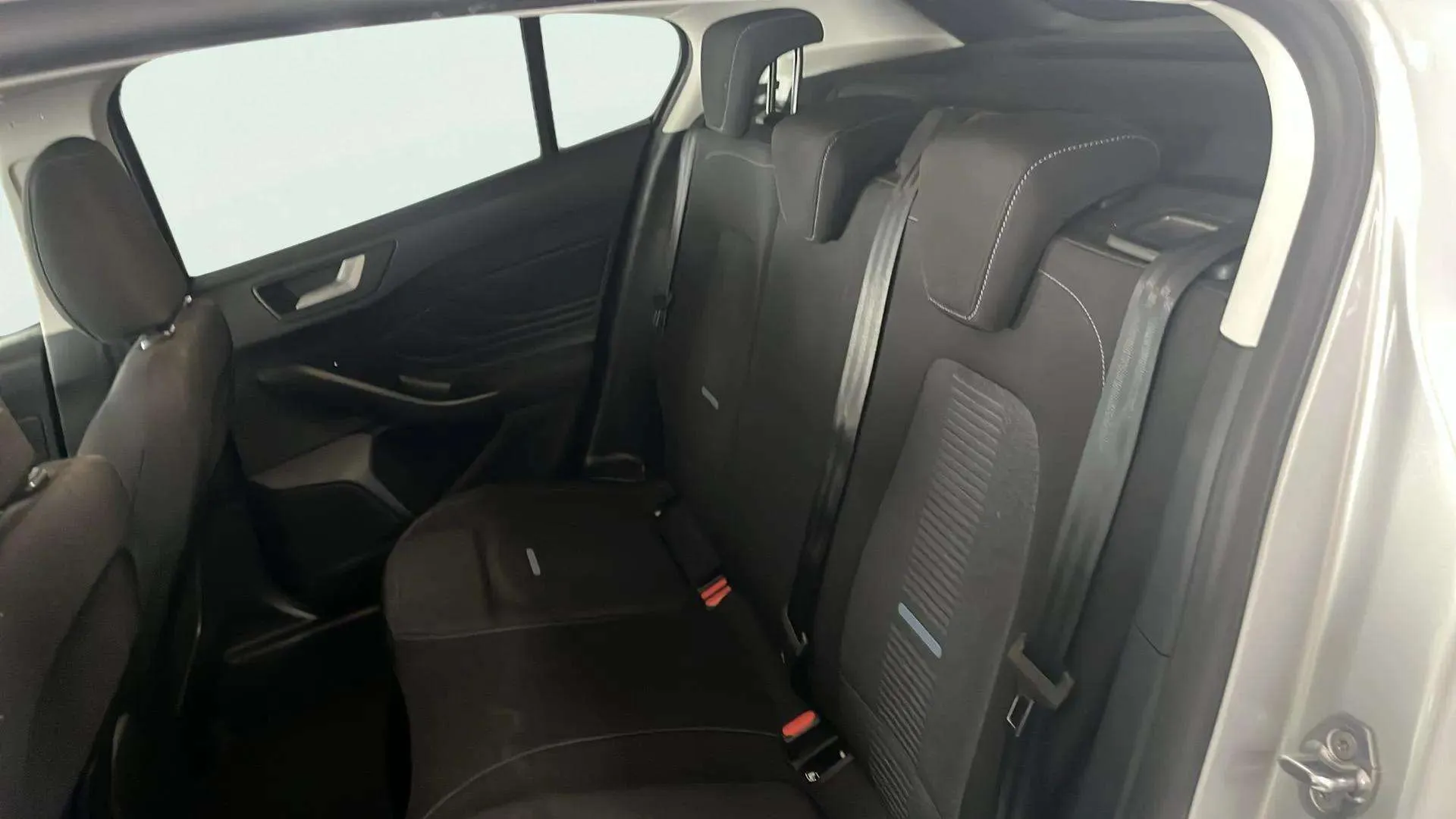 Ford Focus 1.0 EcoBoost MHEV Active Des. SIP - foto 24