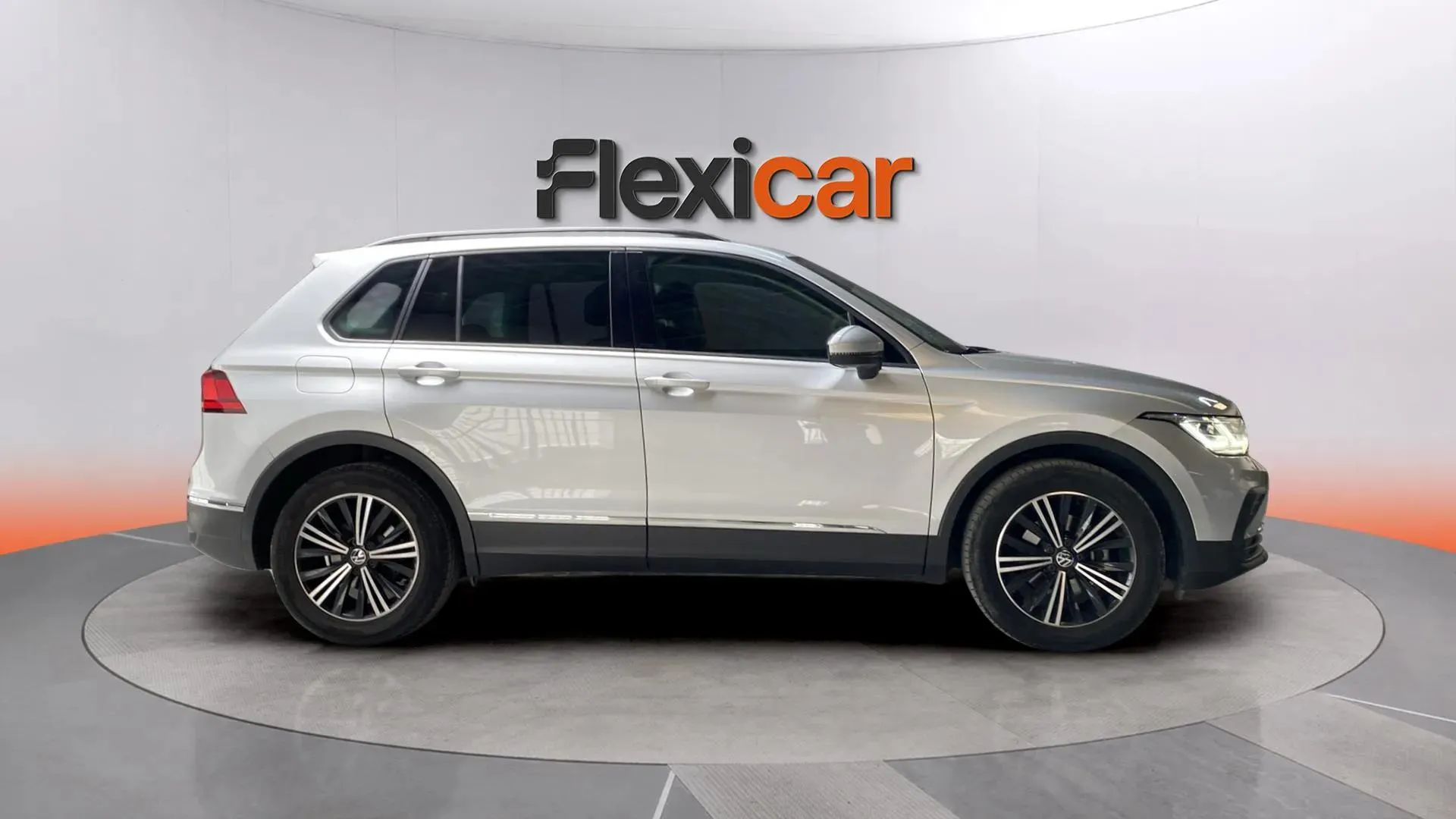 Volkswagen Tiguan Urban Sport 2.0 TDI - foto 3