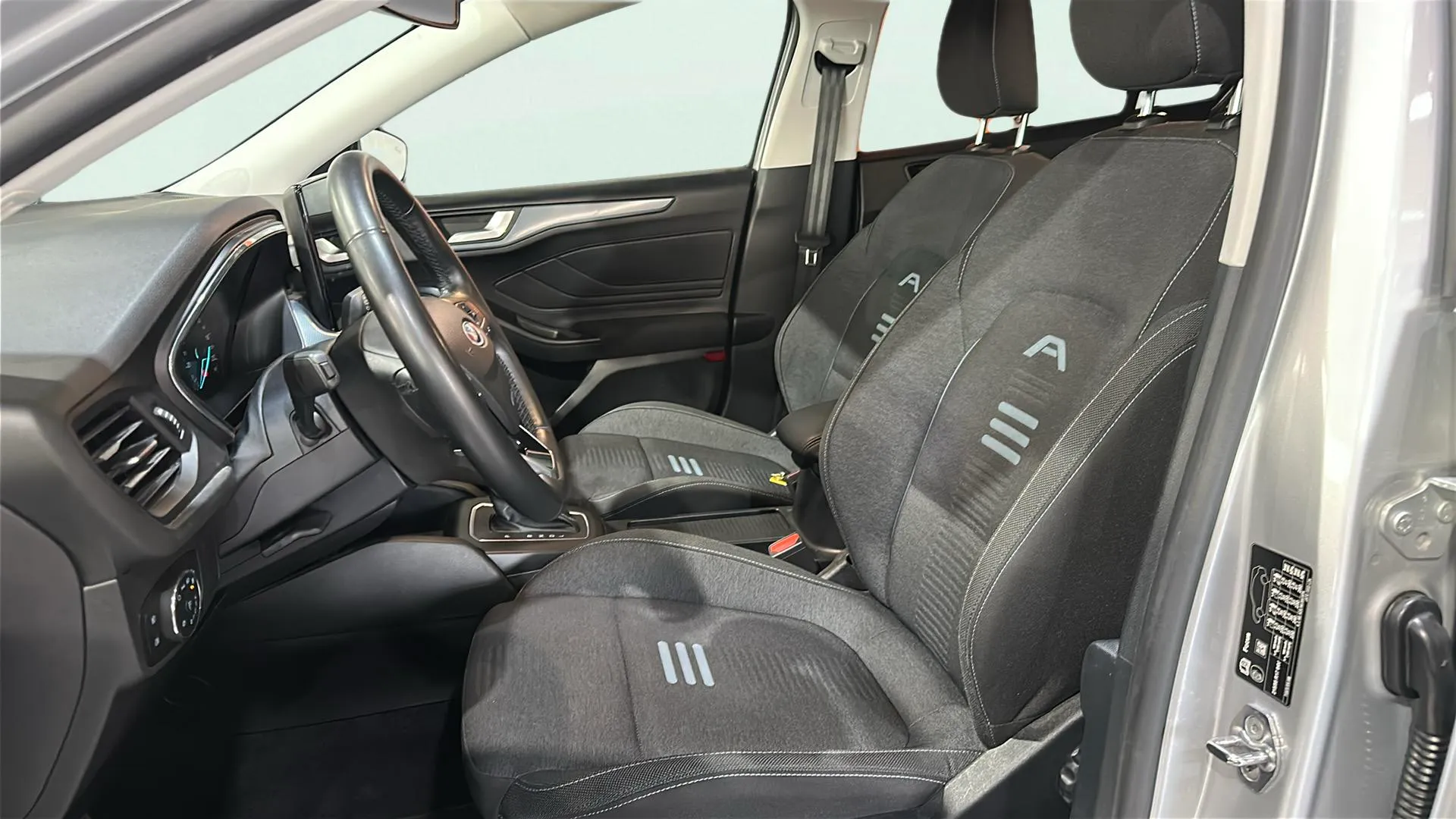 Ford Focus 1.0 EcoBoost MHEV Active Des. SIP - foto 20