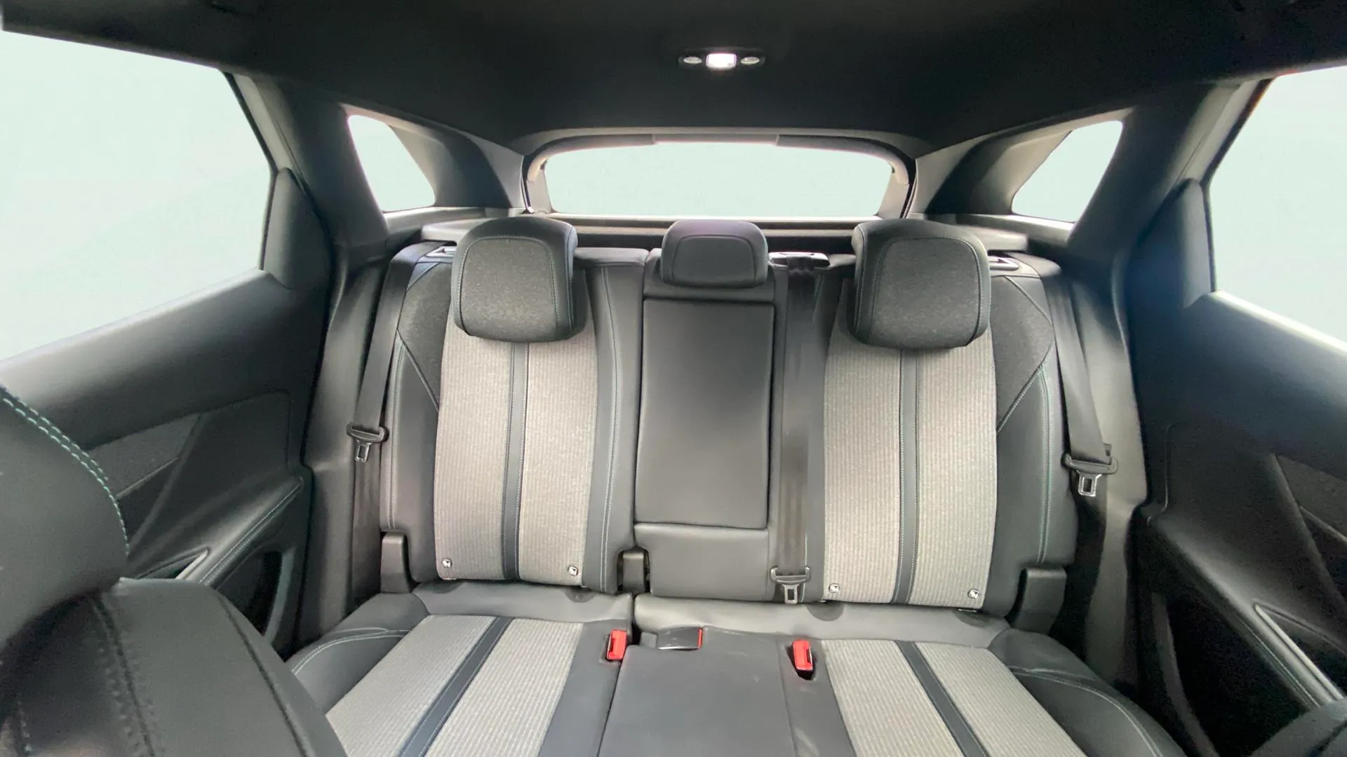 Peugeot 3008 1.2 PureTech Allure Pack - foto 25