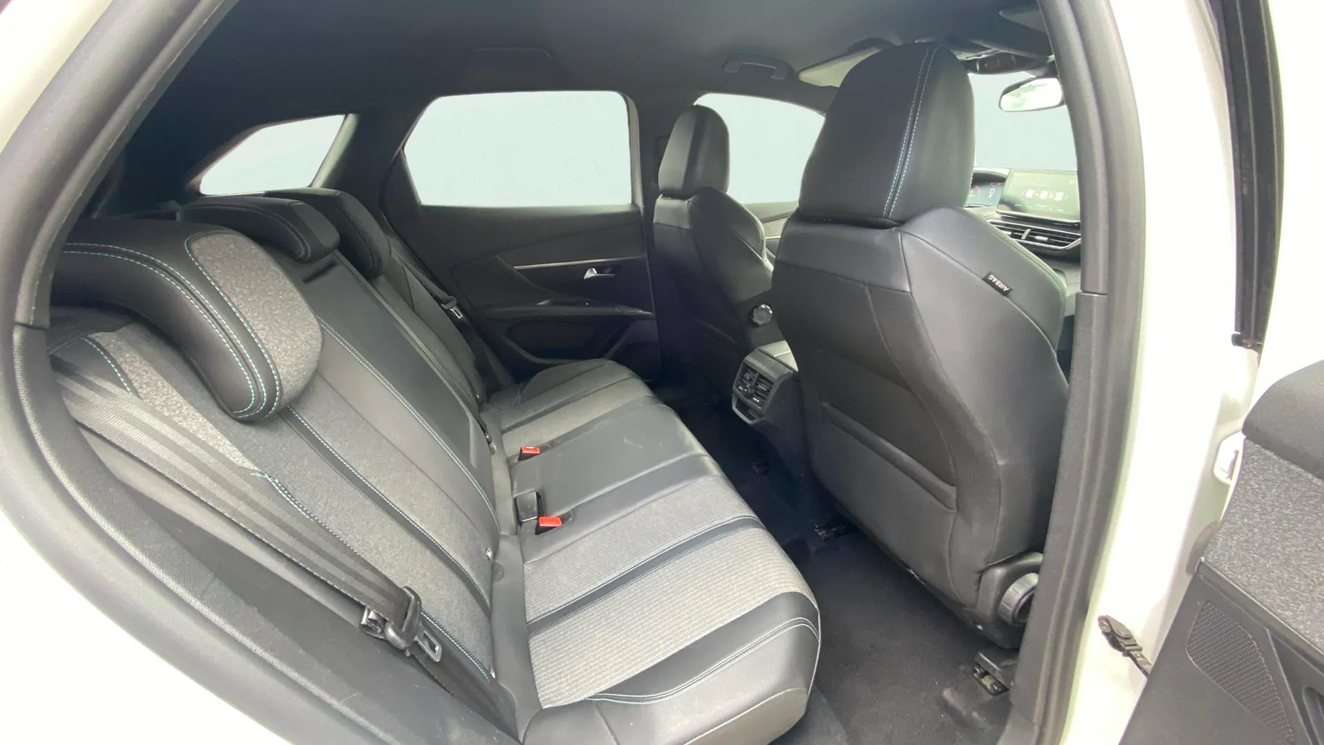 Peugeot 3008 1.2 PureTech Allure Pack - foto 23