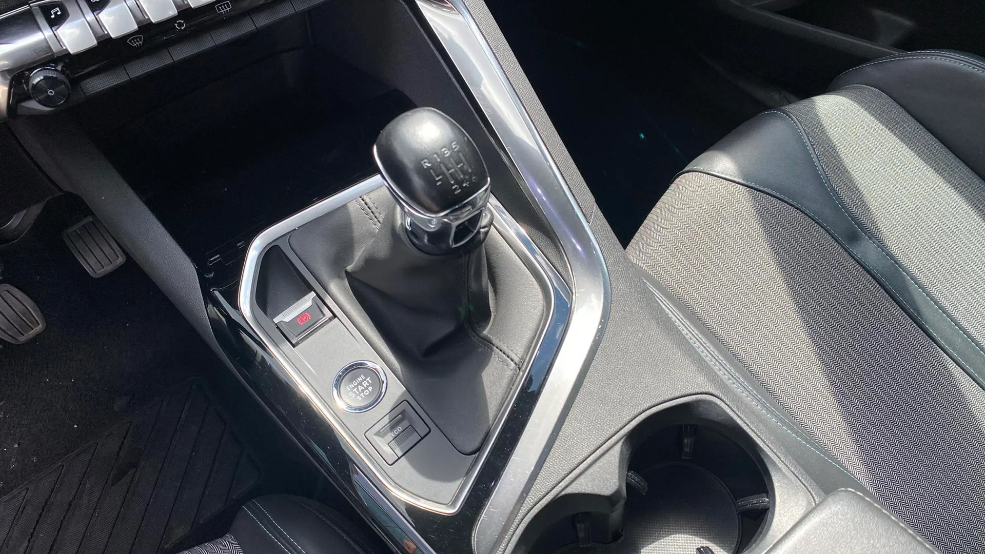 Peugeot 3008 1.2 PureTech Allure Pack - foto 18