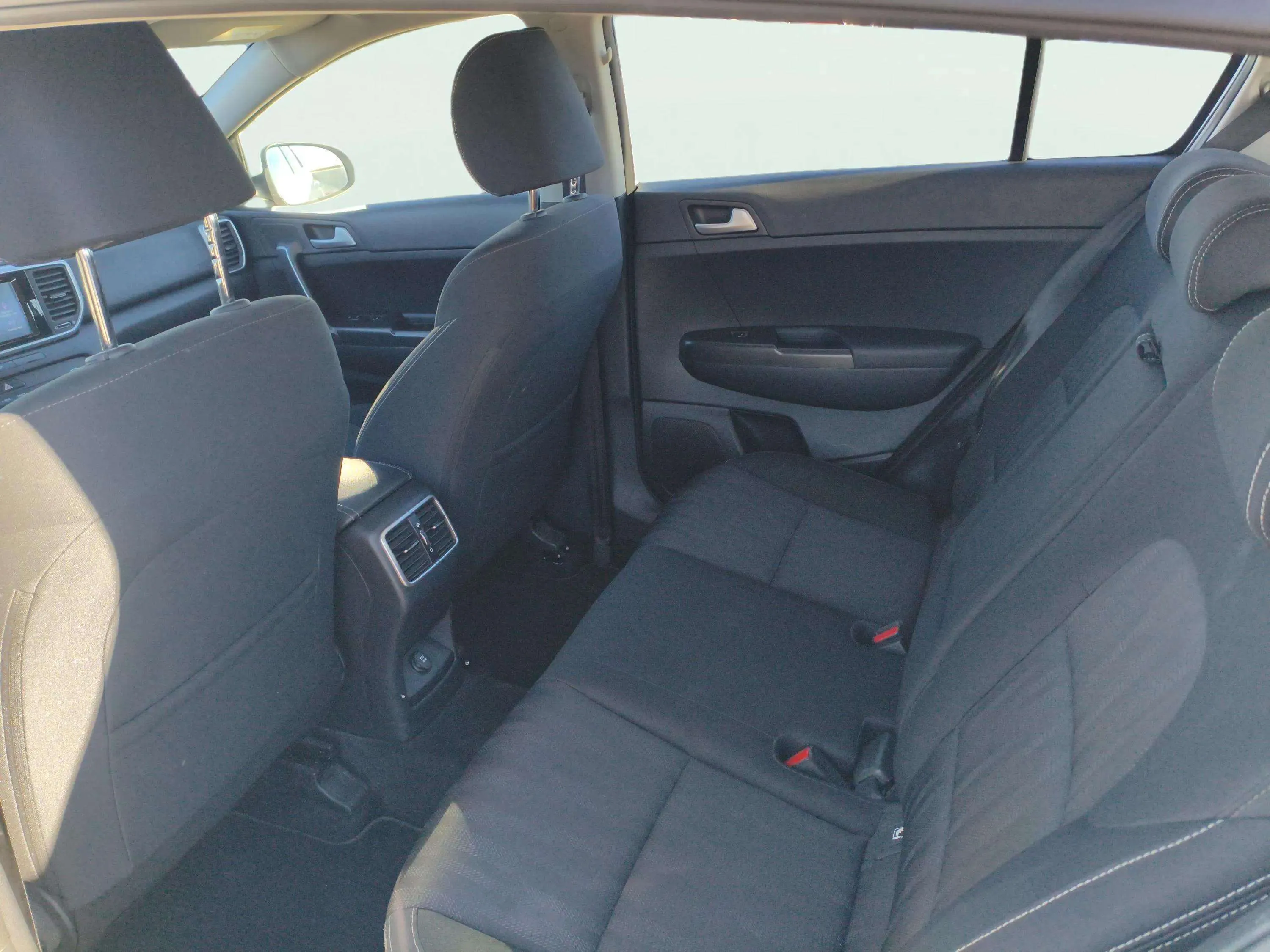 Kia Sportage 1.6 CRDi Business DCT 4x2 - foto 18